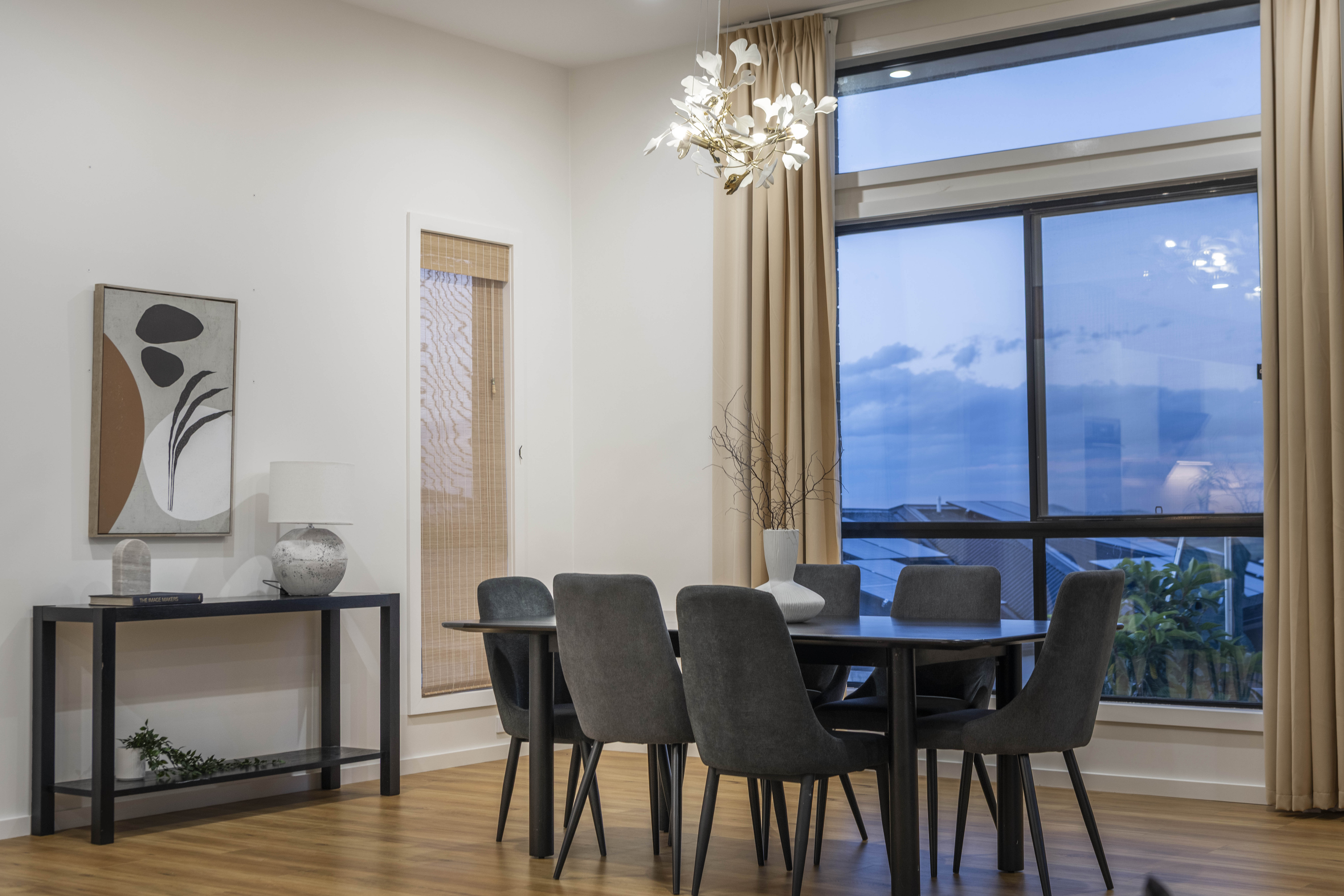  A Refined Family Home Offering Modern Comfort And Lifestyle Ease - 物件實景