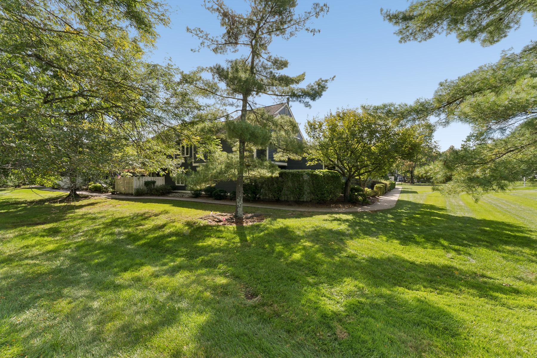  ?Lord Stirling Village? Beautifully Updated Three Bedroom Townhome - 物件實景