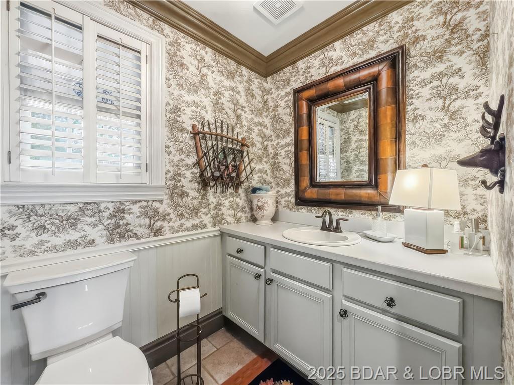 Camdenton, Missouri, 65020, United States, 4 Bedrooms Bedrooms, ,5 BathroomsBathrooms,Residential,For Sale,1989122