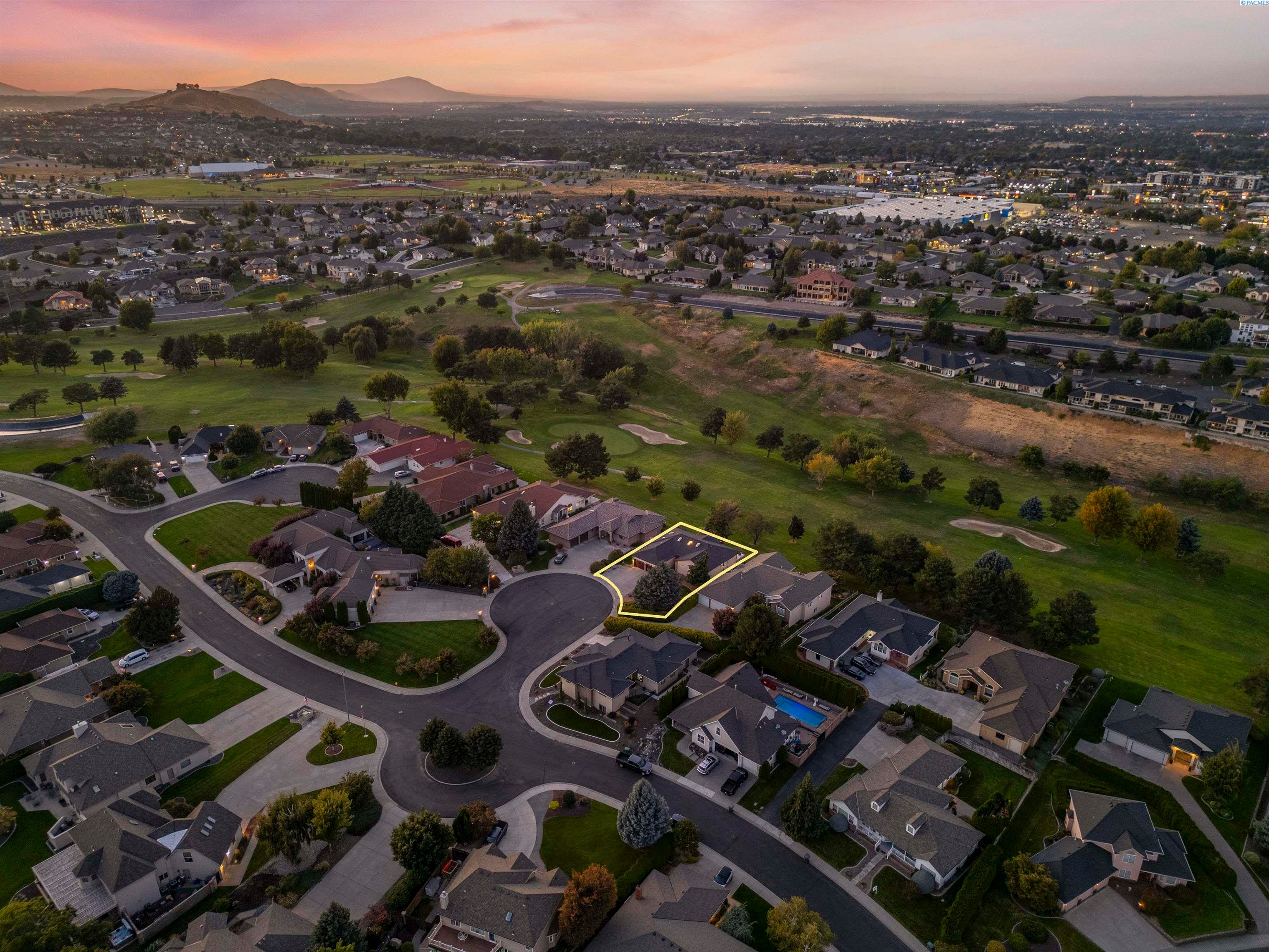 Kennewick, Washington, 99337, United States, 4 Bedrooms Bedrooms, ,2 BathroomsBathrooms,Residential,For Sale,1978666