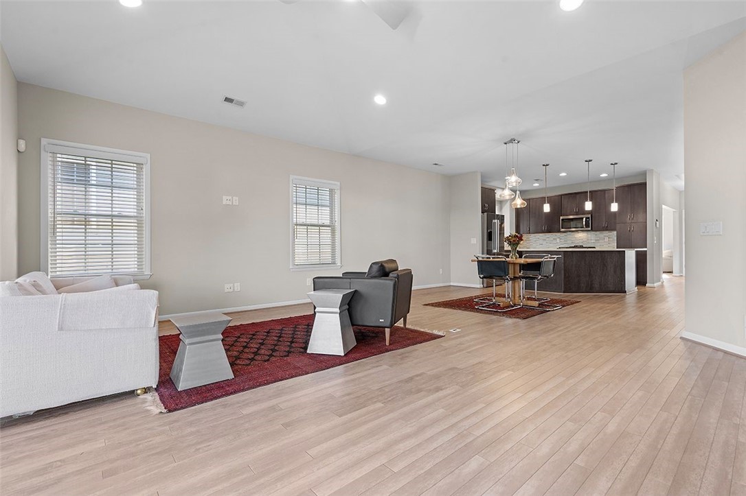 Ohio Twp, Pennsylvania, 15237, United States, 2 Bedrooms Bedrooms, ,3 BathroomsBathrooms,Residential,For Sale,1984724