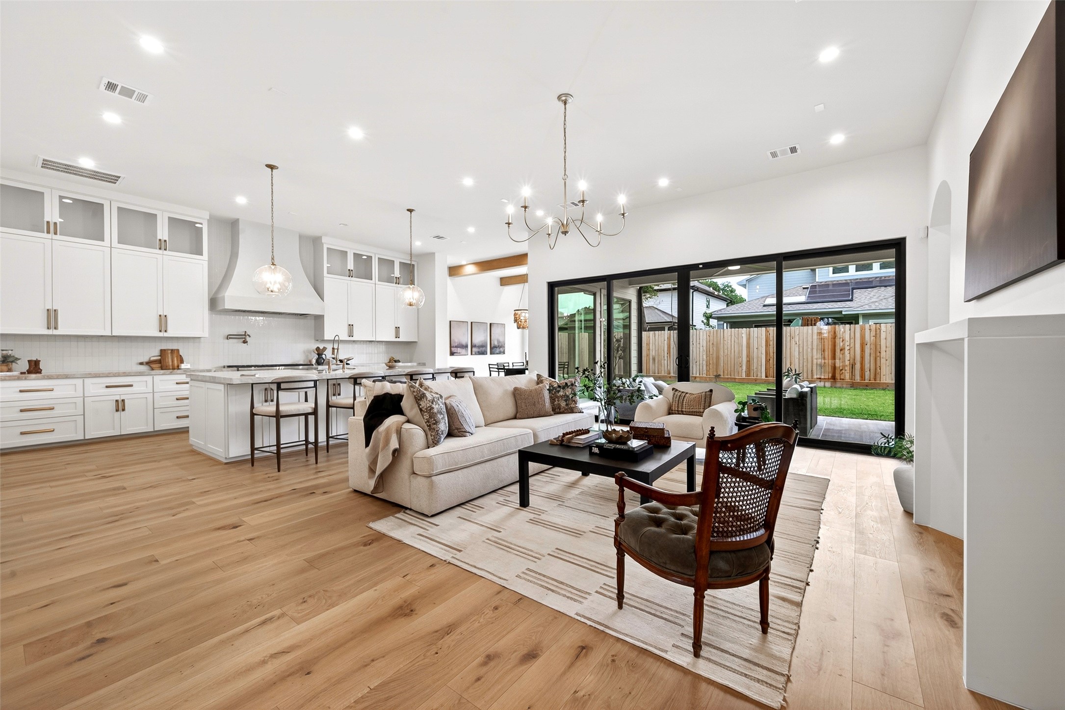  1306 Curtin Street - 物件實景
