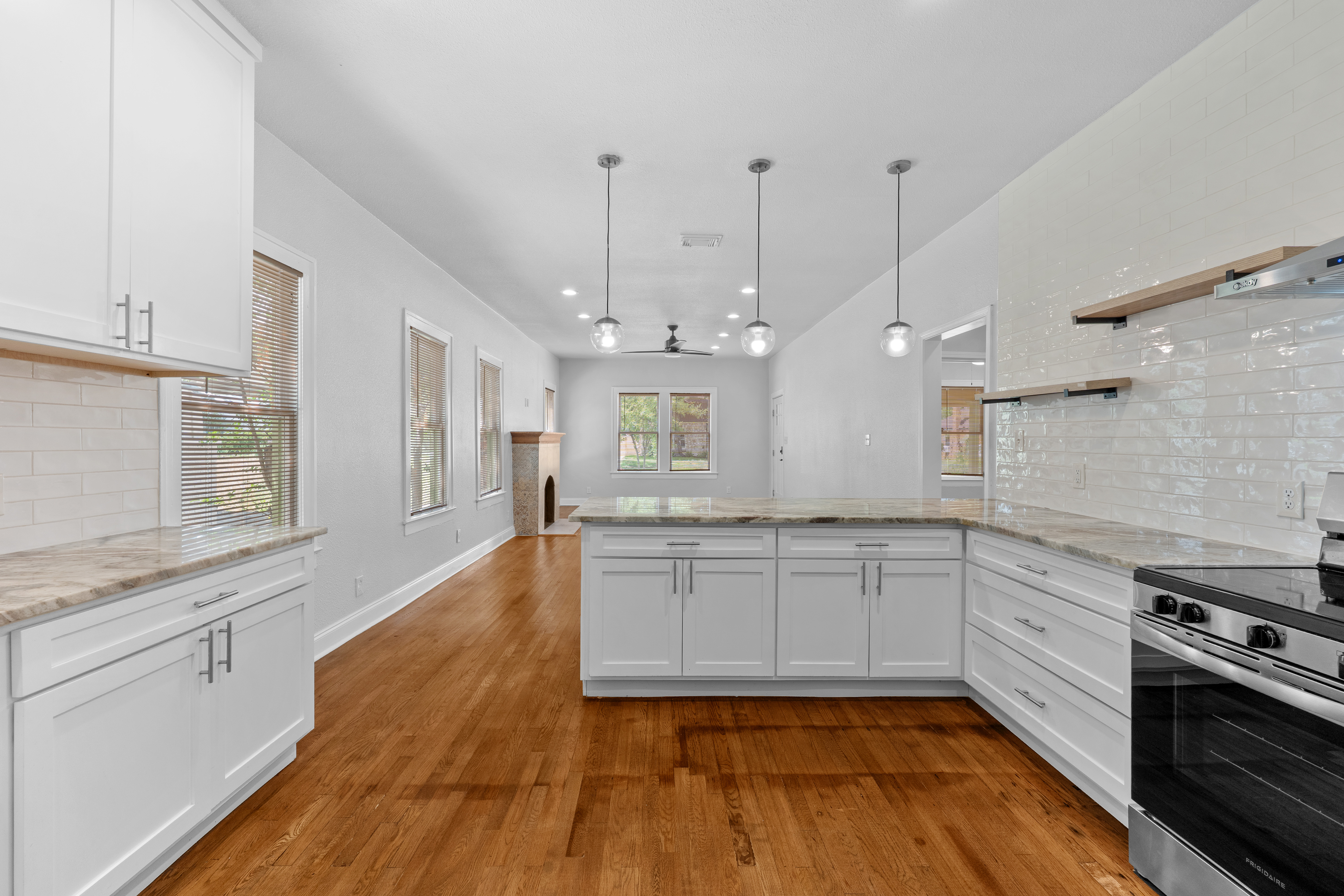  Charming 1929 Tudor with Modern Updates - 物件實景