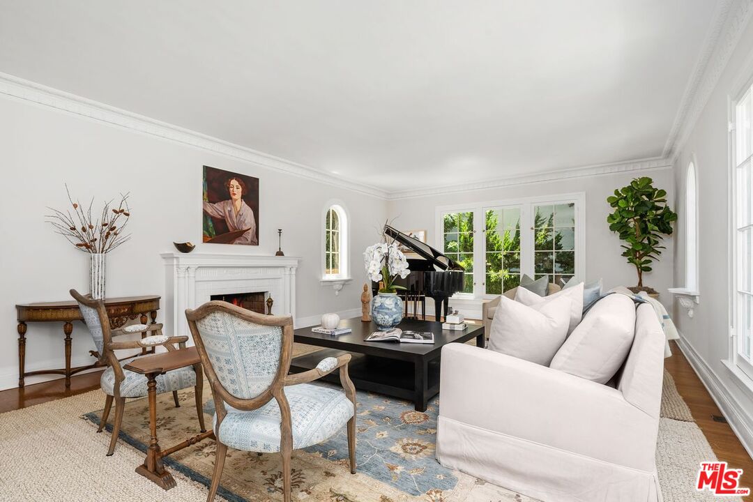 Los Angeles, California, 90004, United States, 5 Bedrooms Bedrooms, ,3 BathroomsBathrooms,Residential,For Sale,1940540