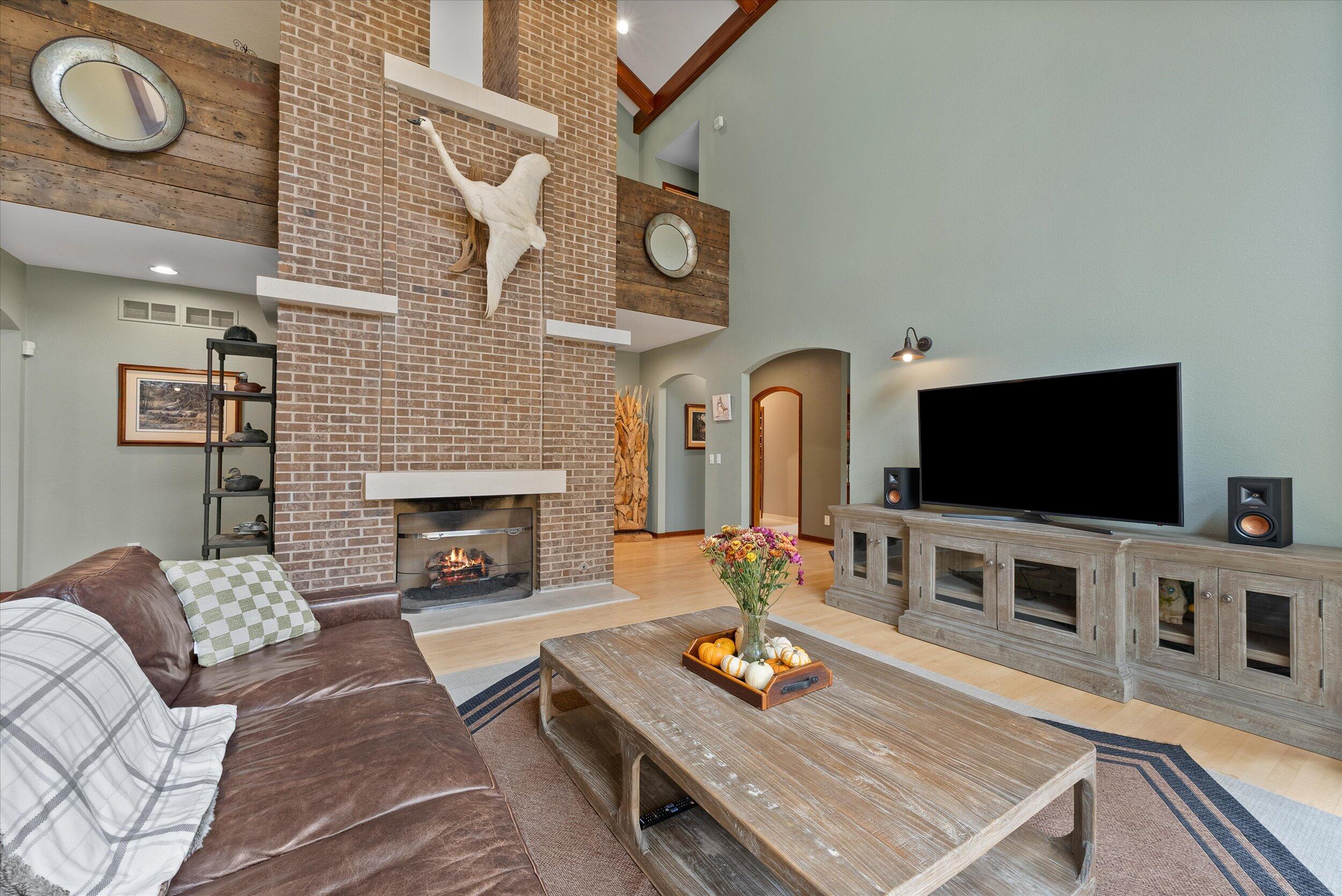 Grafton, Wisconsin, 53024, United States, 4 Bedrooms Bedrooms, ,6 BathroomsBathrooms,Residential,For Sale,1989565