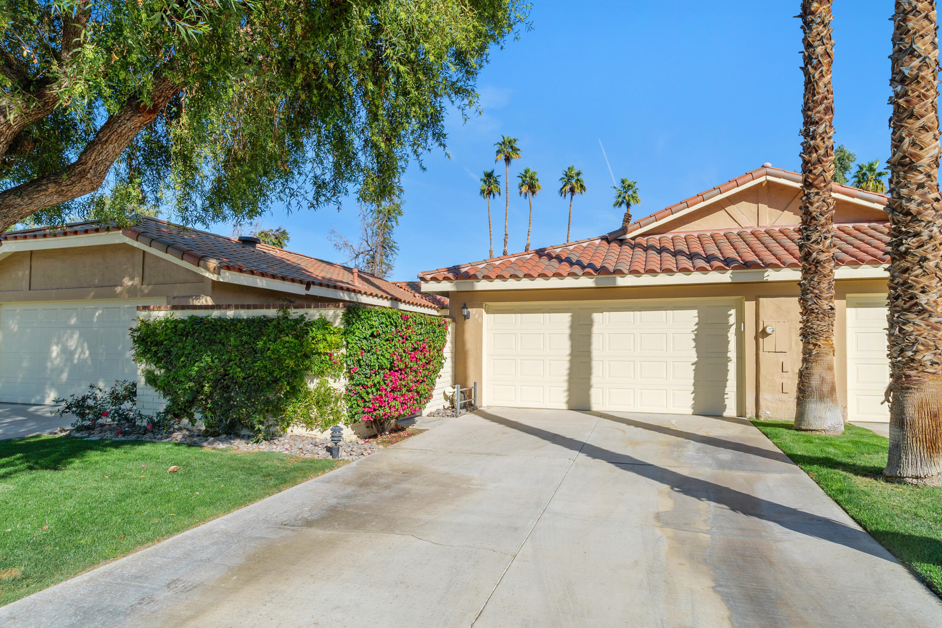 Palm Desert, California, 92260, United States, 2 Bedrooms Bedrooms, ,2 BathroomsBathrooms,Residential,For Sale,1951083