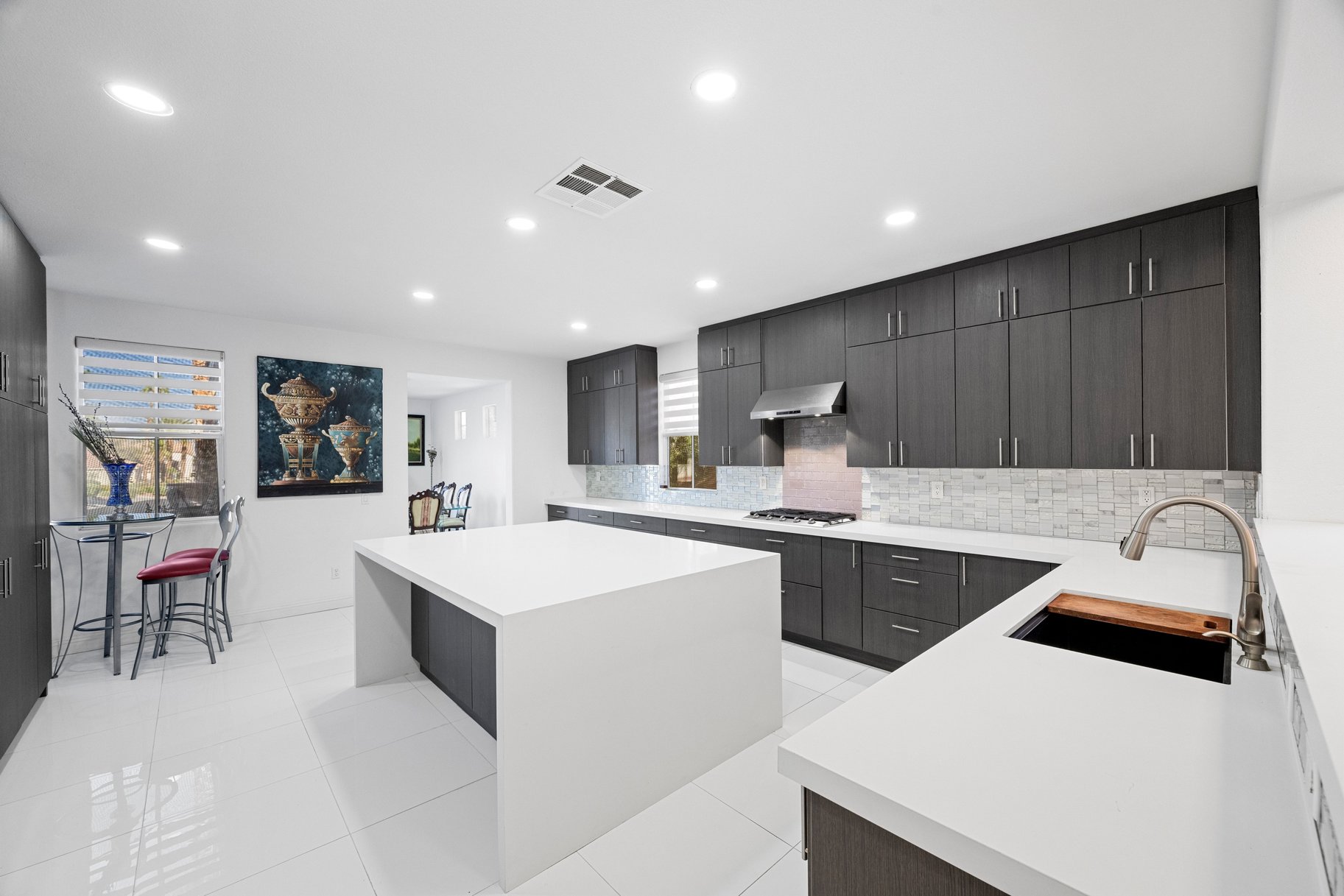  Highly Upgraded 4,000 sq ft Estate in Gated Community - 物件實景