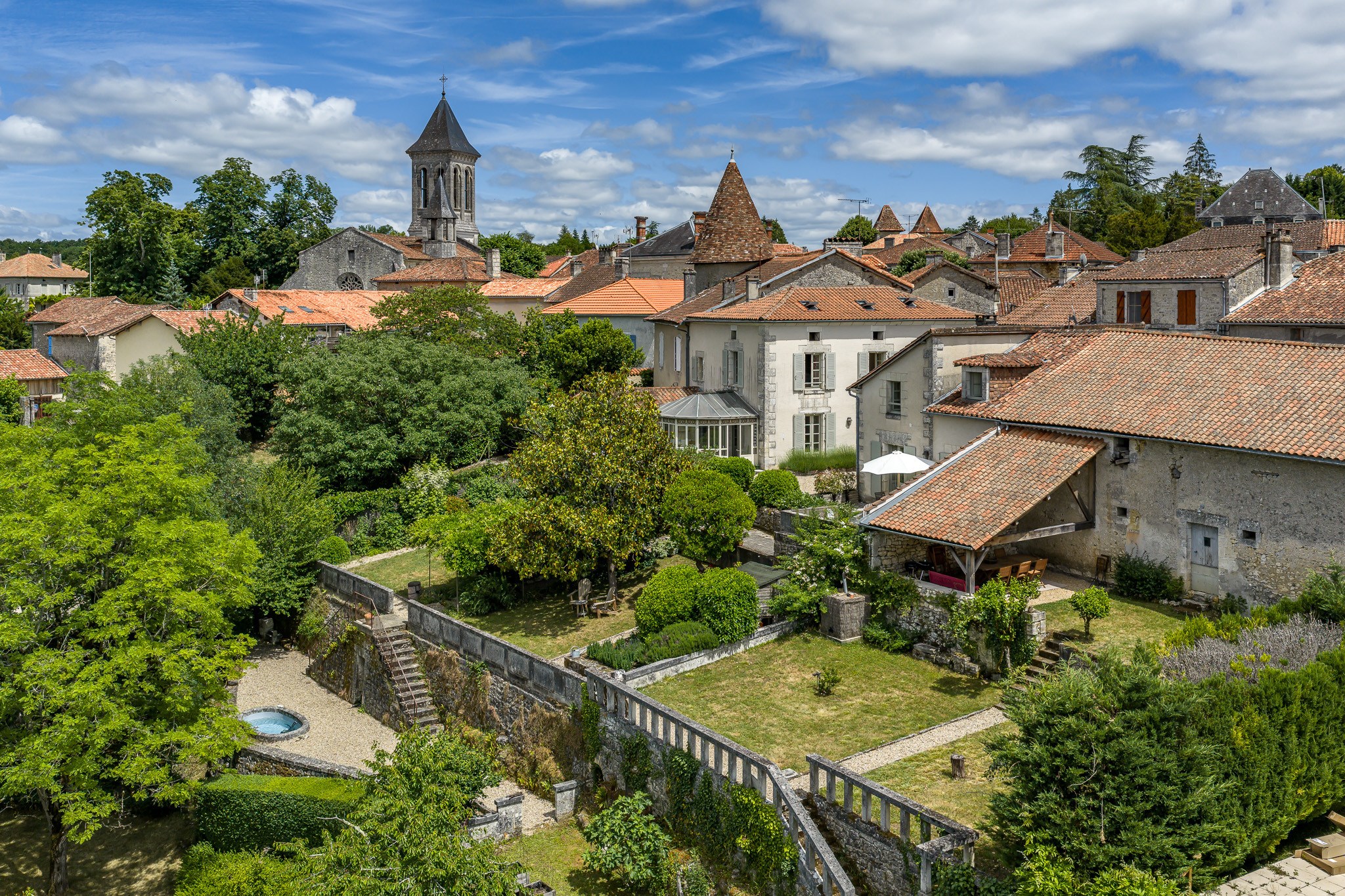  Between River and Enchanted Gardens: A Residence of Timeless Elegance - 物件實景