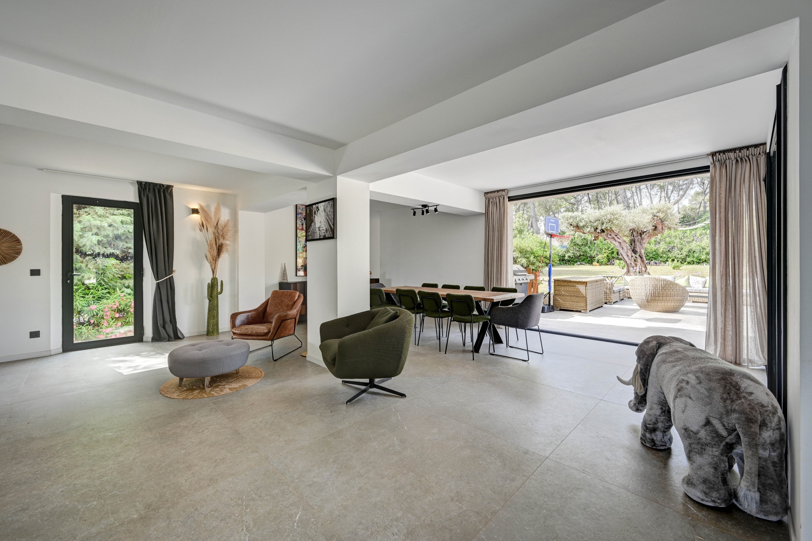  Exceptional Contemporary Proprety with view - 物件實景