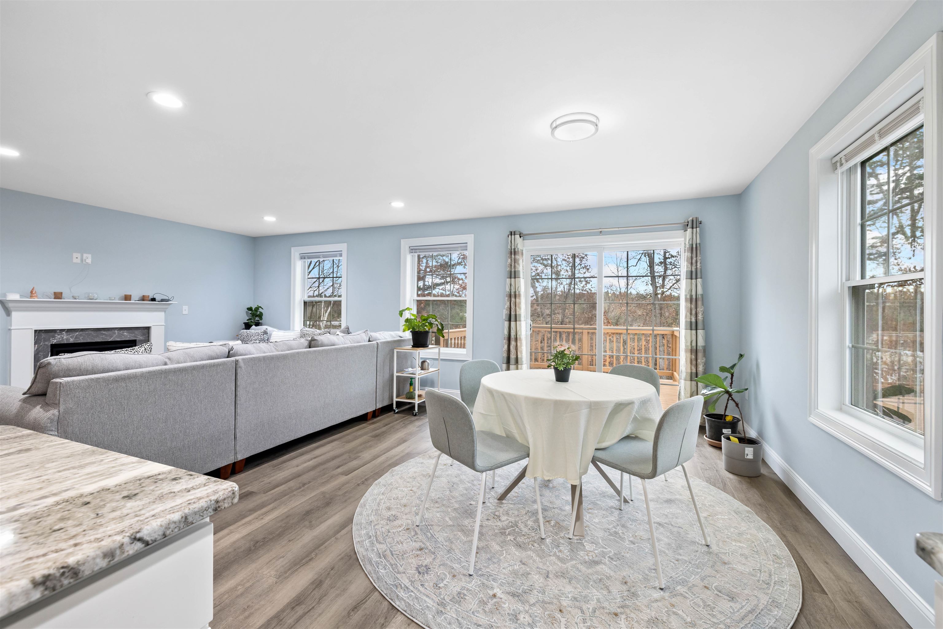 Hudson, New Hampshire, 03051, United States, 3 Bedrooms Bedrooms, ,2 BathroomsBathrooms,Residential,For Sale,1990943