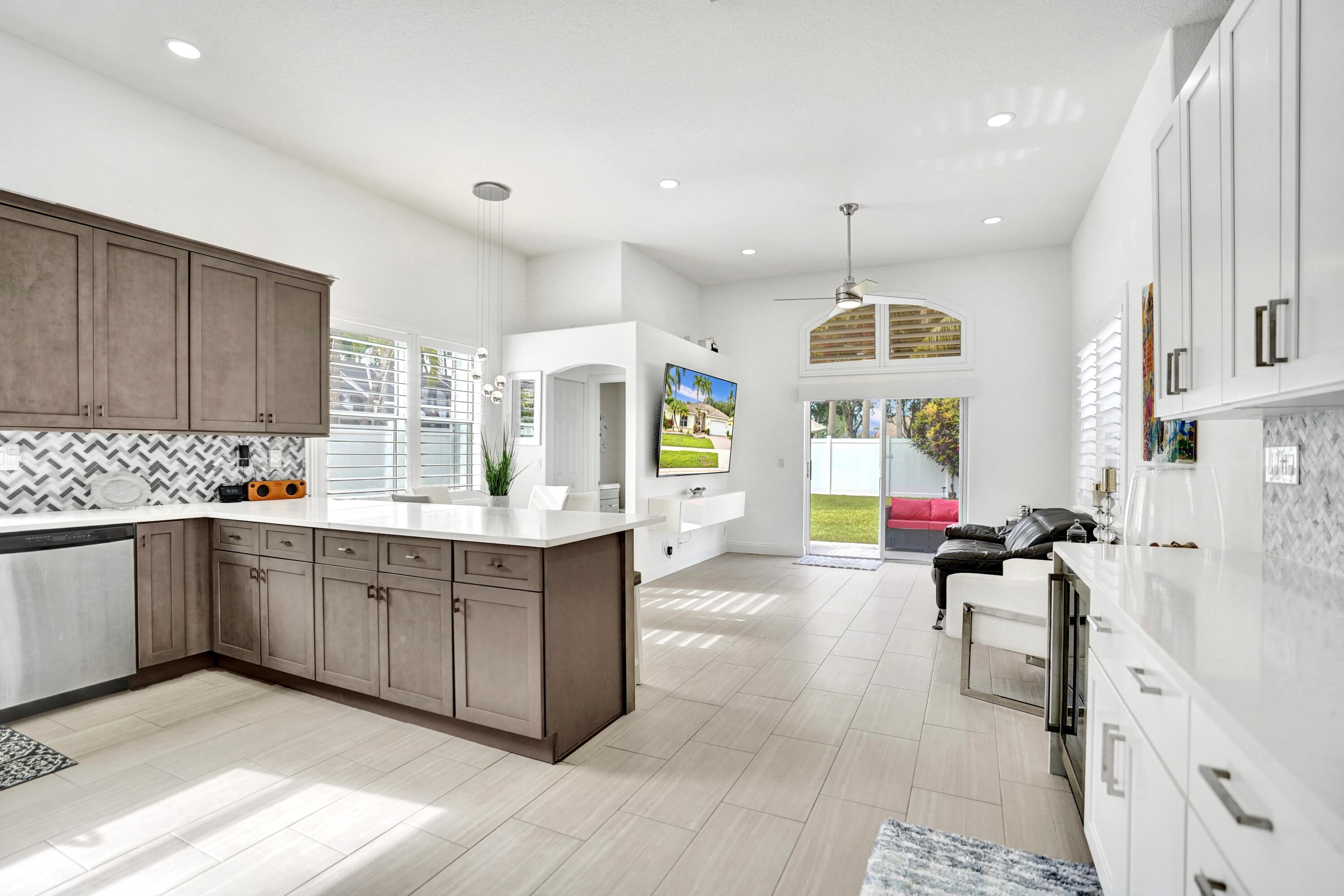 Lake Worth, Florida, 33463, United States, 3 Bedrooms Bedrooms, ,3 BathroomsBathrooms,Residential,For Sale,1905874