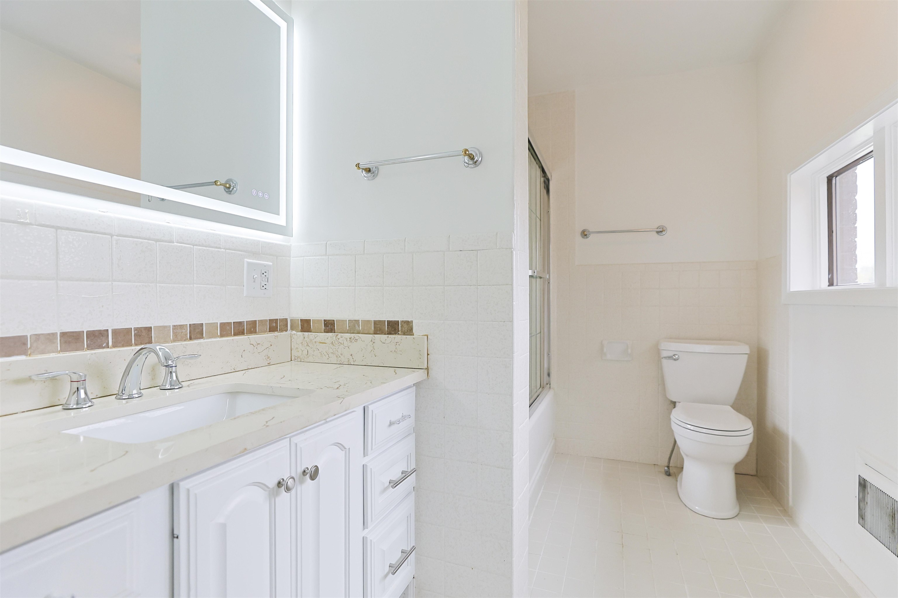 South Bend, Indiana, 46614, United States, 4 Bedrooms Bedrooms, ,4 BathroomsBathrooms,Residential,For Sale,1985327