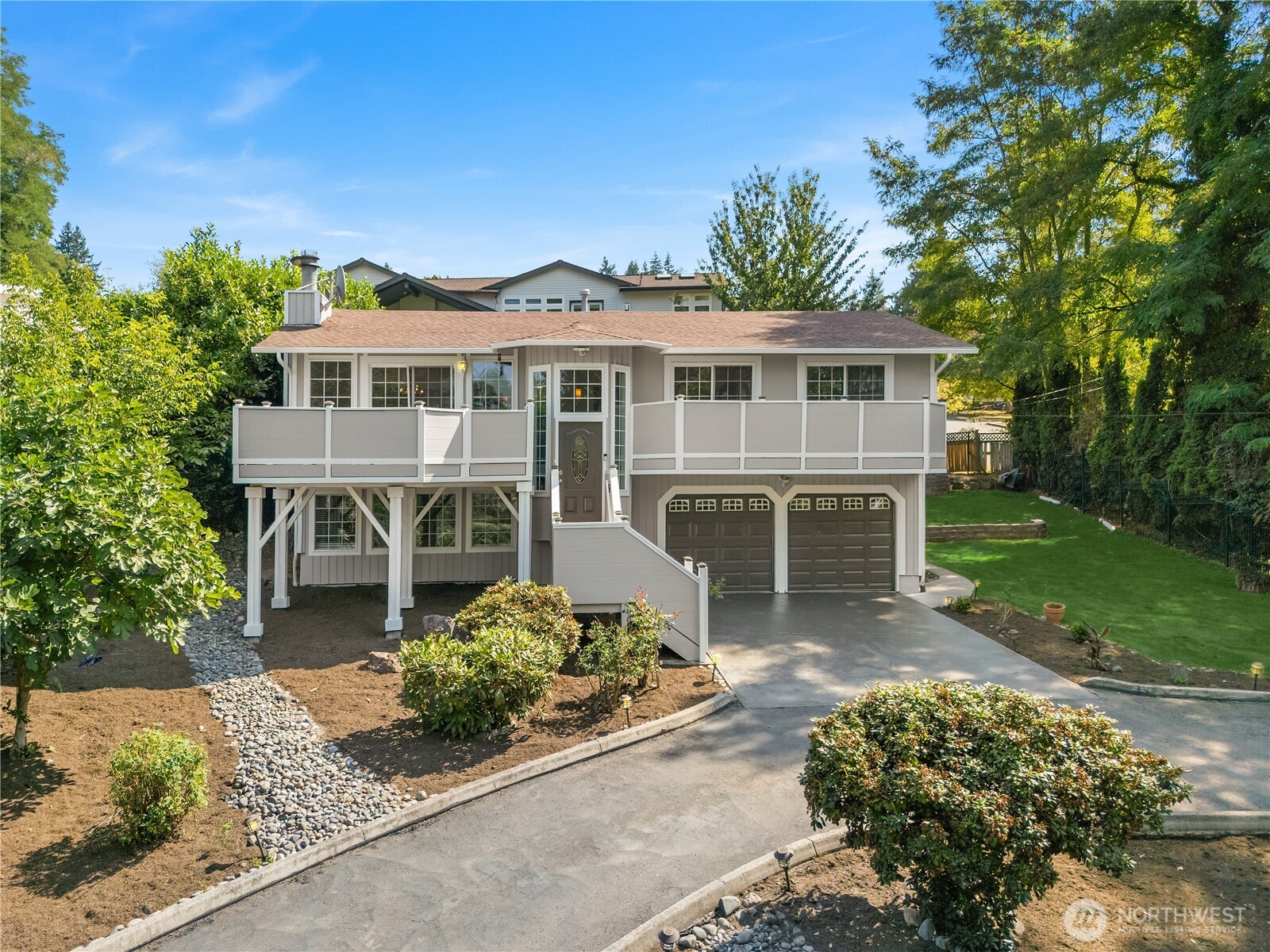 Kirkland, Washington, 98033, United States, 4 Bedrooms Bedrooms, ,2 BathroomsBathrooms,Residential,For Sale,1938855