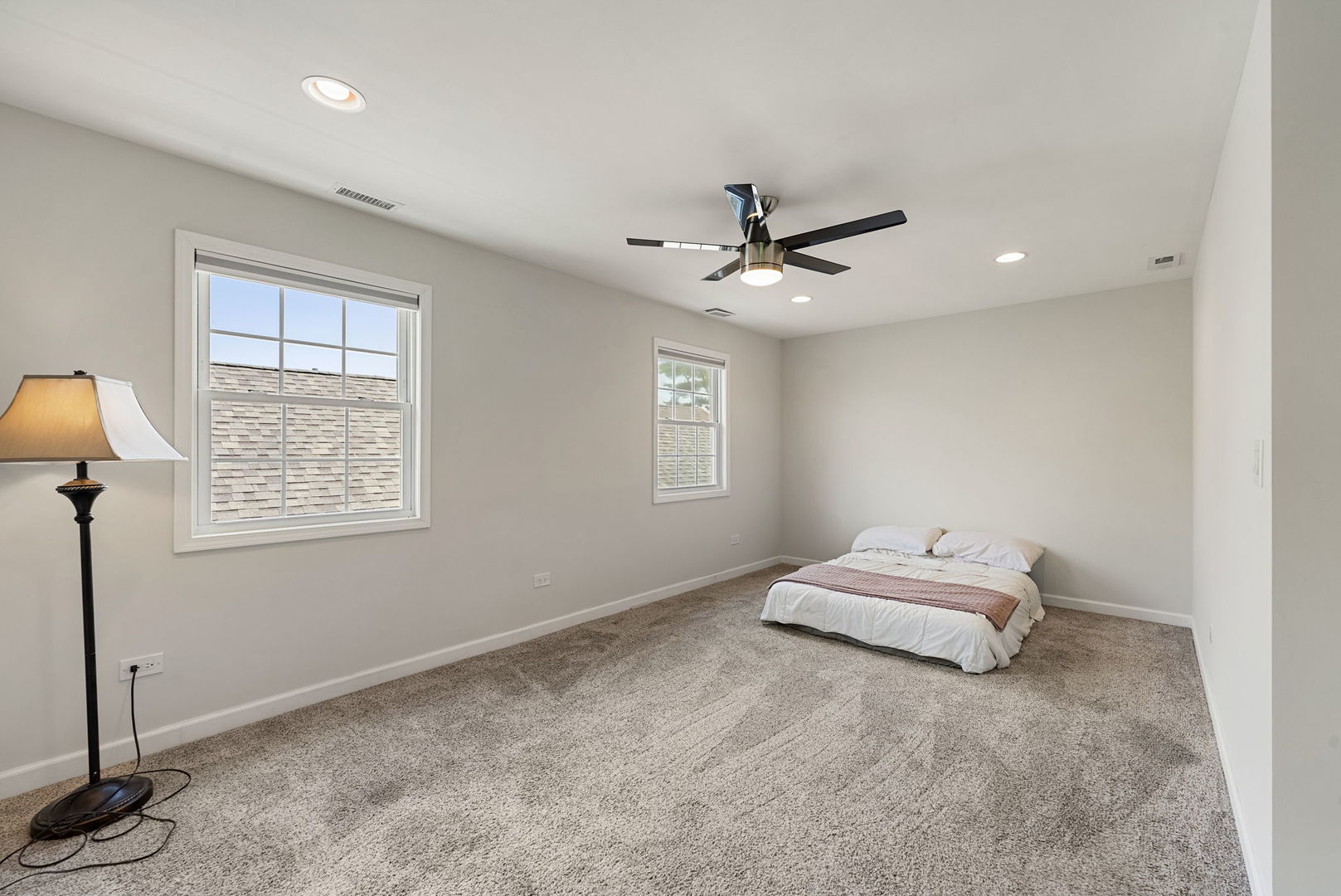 Chicago, Illinois, 60641, United States, 4 Bedrooms Bedrooms, ,3 BathroomsBathrooms,Residential,For Sale,1940244