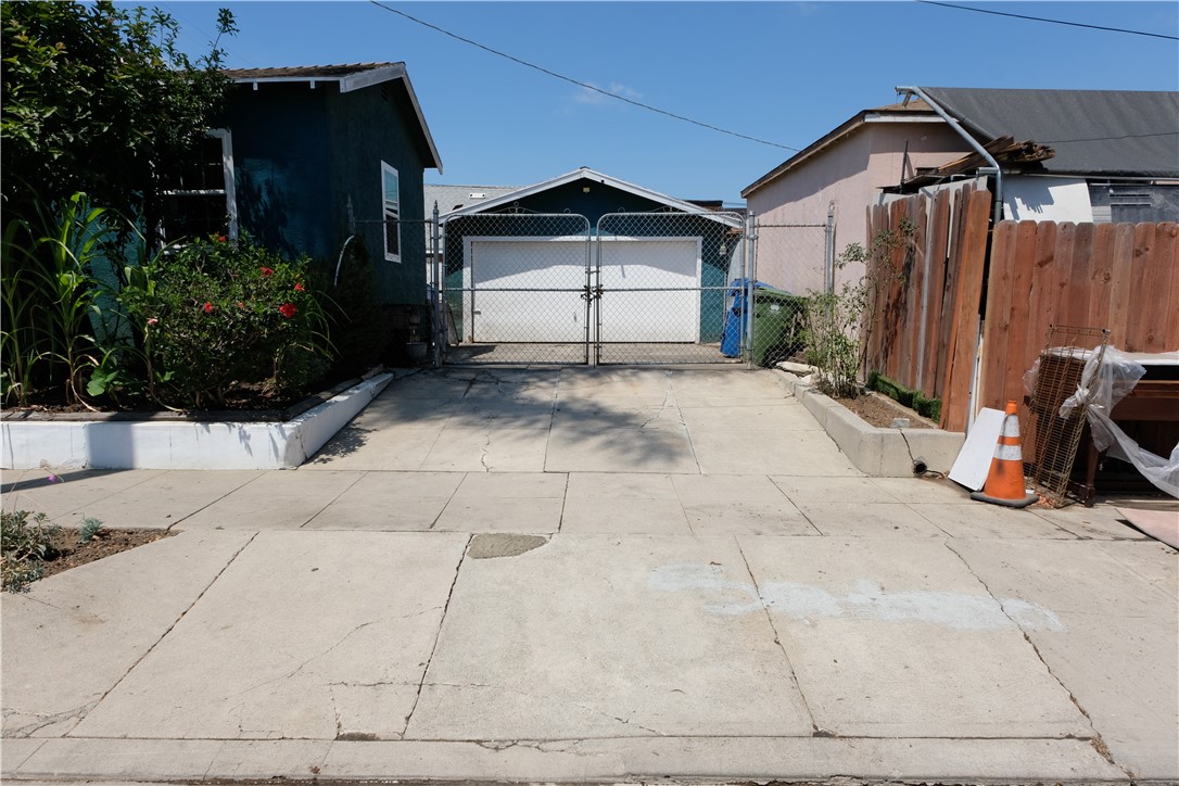 Los Angeles, California, 90047, United States, 3 Bedrooms Bedrooms, ,2 BathroomsBathrooms,Residential,For Sale,1980559