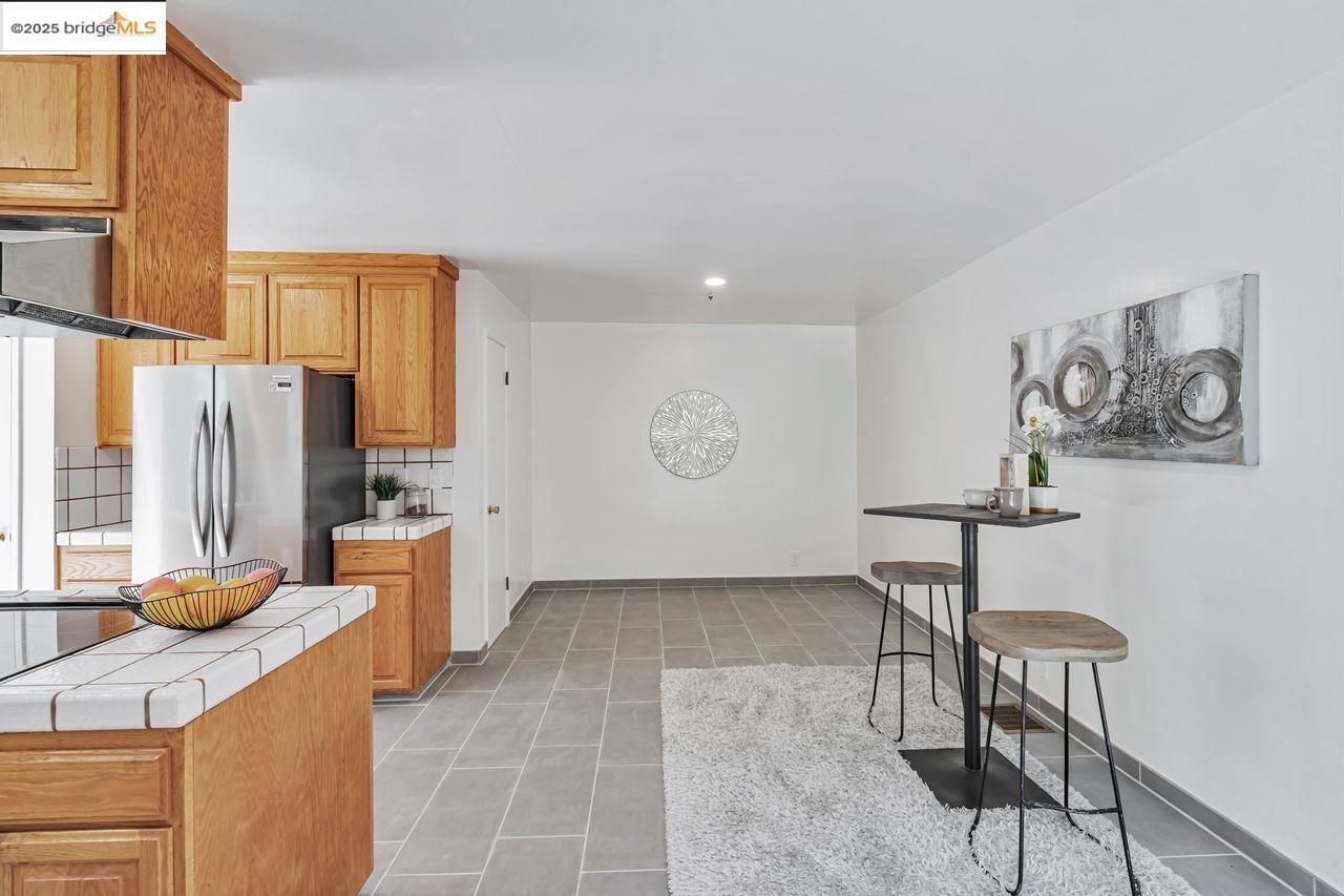 Oakland, California, 94611, United States, 4 Bedrooms Bedrooms, ,2 BathroomsBathrooms,Residential,For Sale,1906699