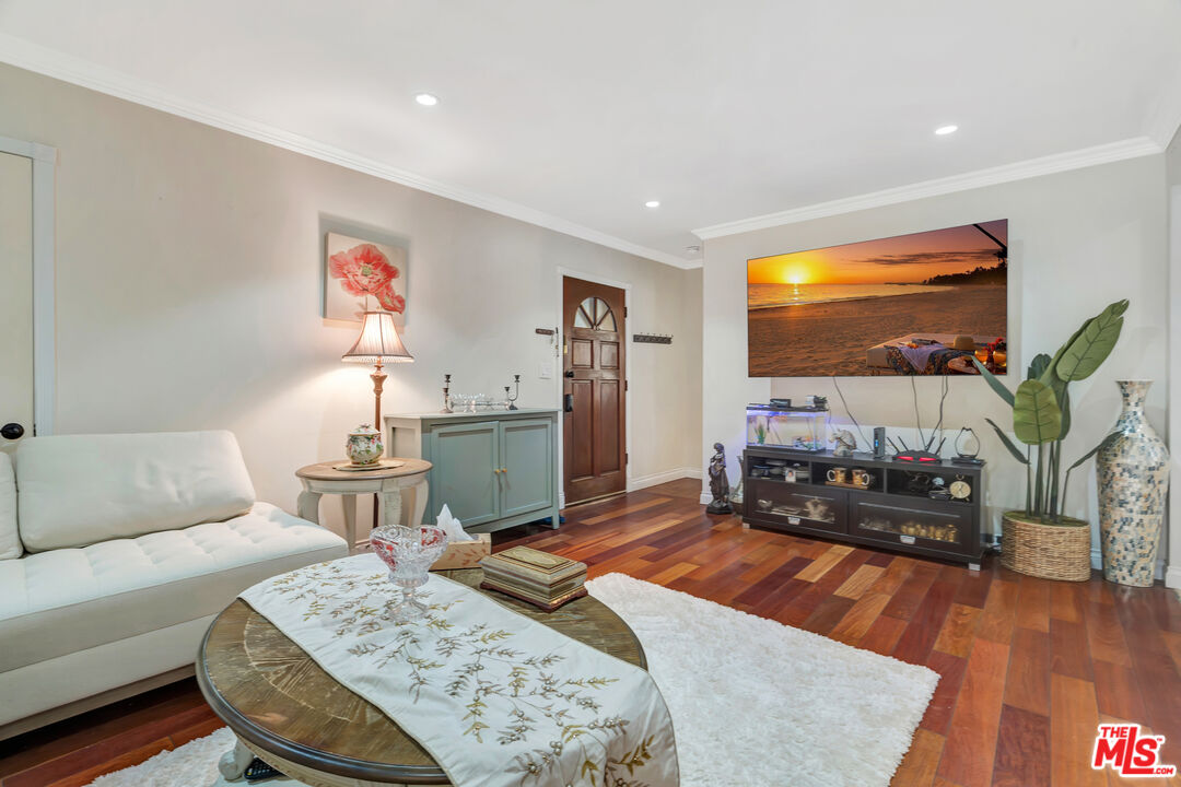 Encino, California, 91436, United States, 2 Bedrooms Bedrooms, ,2 BathroomsBathrooms,Residential,For Sale,1901269