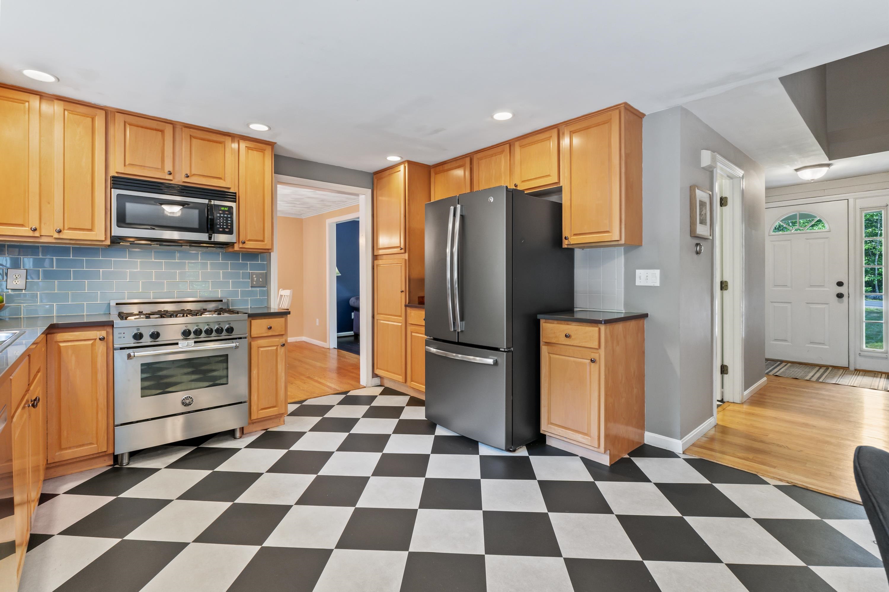 York, Maine, 03909, United States, 3 Bedrooms Bedrooms, ,4 BathroomsBathrooms,Residential,For Sale,1938259