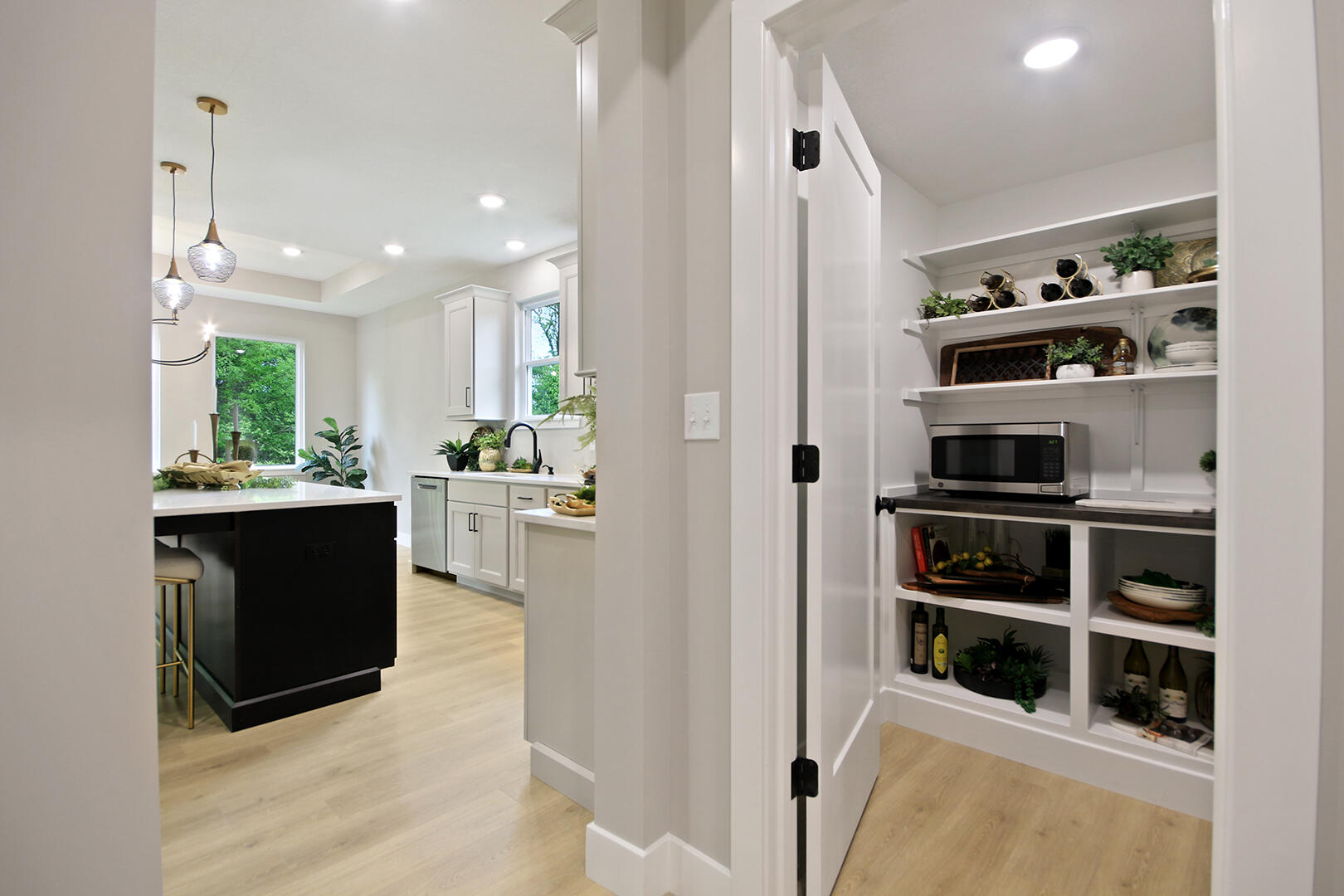 COLUMBIA, Missouri, 65202, United States, 4 Bedrooms Bedrooms, ,3 BathroomsBathrooms,Residential,For Sale,2008835