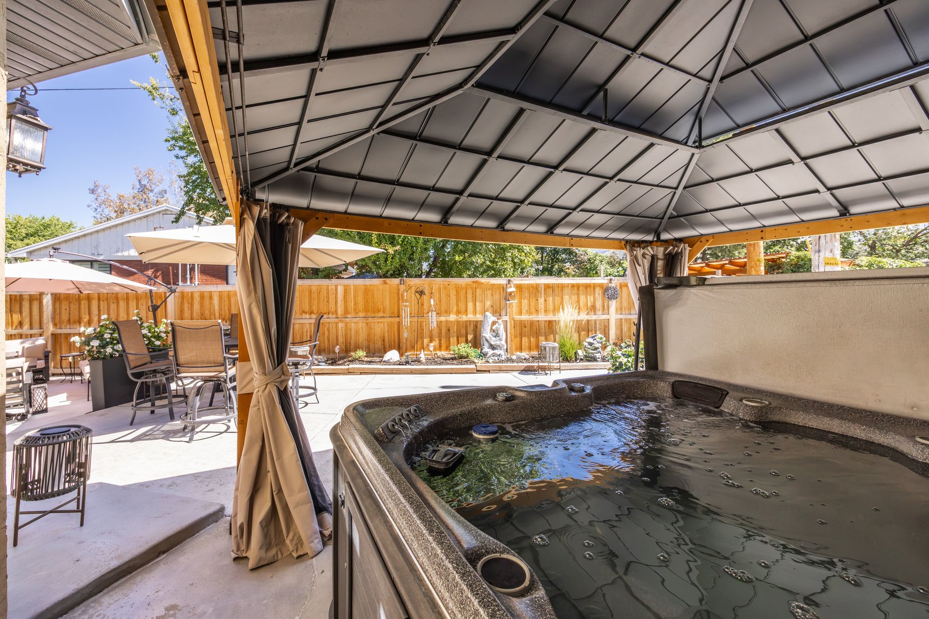  East Millcreek Living with New Saltwater Pool & Entertaining Spaces - 物件實景