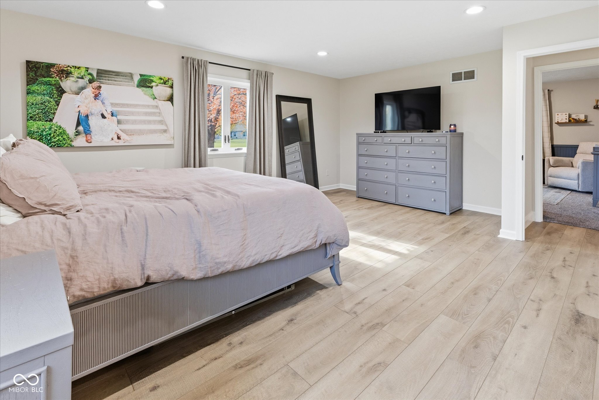 Noblesville, Indiana, 46062, United States, 4 Bedrooms Bedrooms, ,2 BathroomsBathrooms,Residential,For Sale,1987022