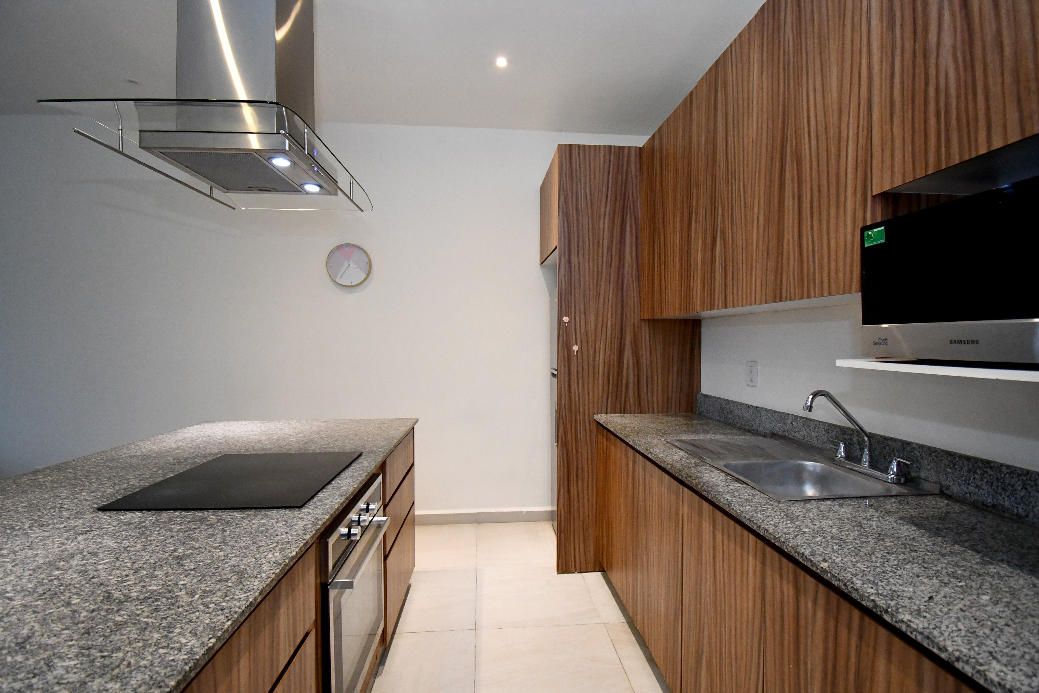  Modern Three-Bedroom Apartment with Terrace in Selvanova, Coto 8 - 物件實景