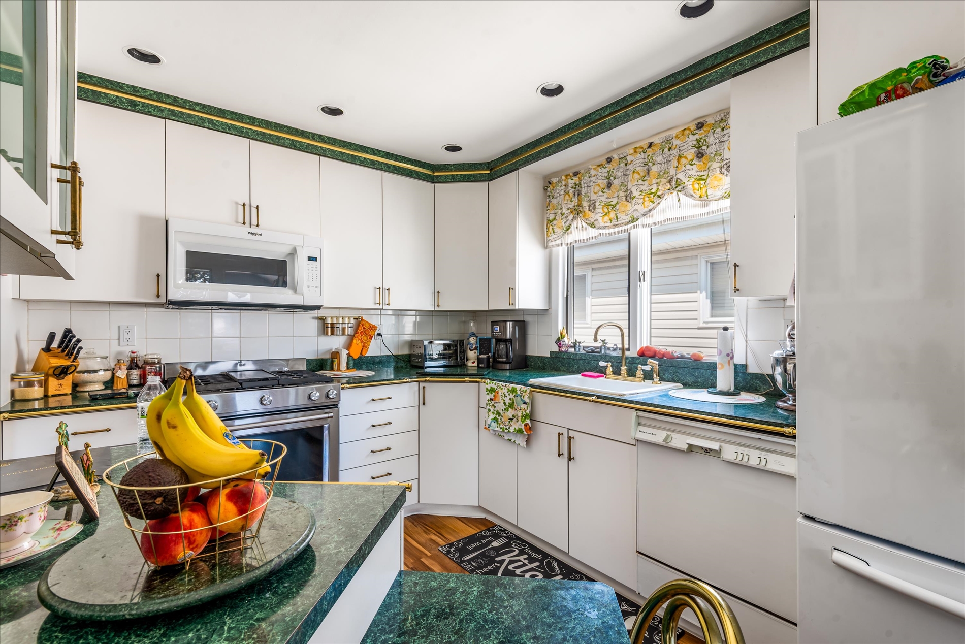 Howard Beach, New York, 11414, United States, 4 Bedrooms Bedrooms, ,2 BathroomsBathrooms,Residential,For Sale,1916184