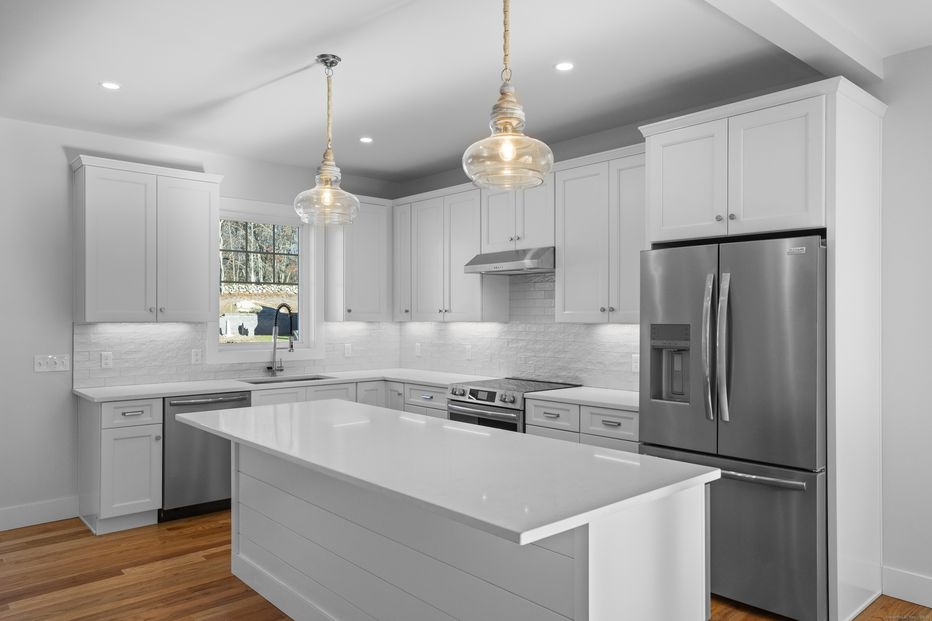 Waterford, Connecticut, 06385, United States, 2 Bedrooms Bedrooms, ,3 BathroomsBathrooms,Residential,For Sale,1995569