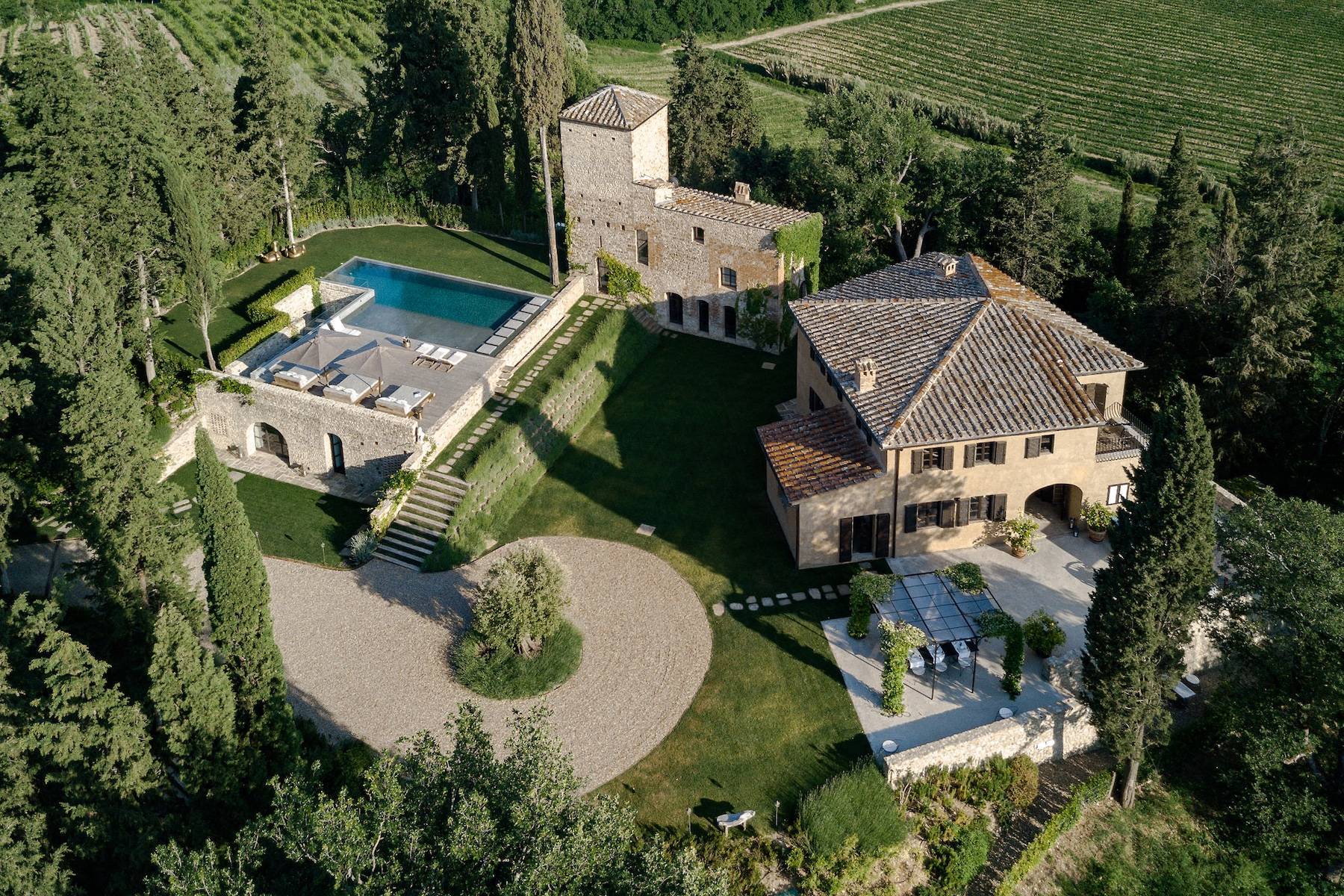 Splendid renovated castle with pool in the Florentine Chianti