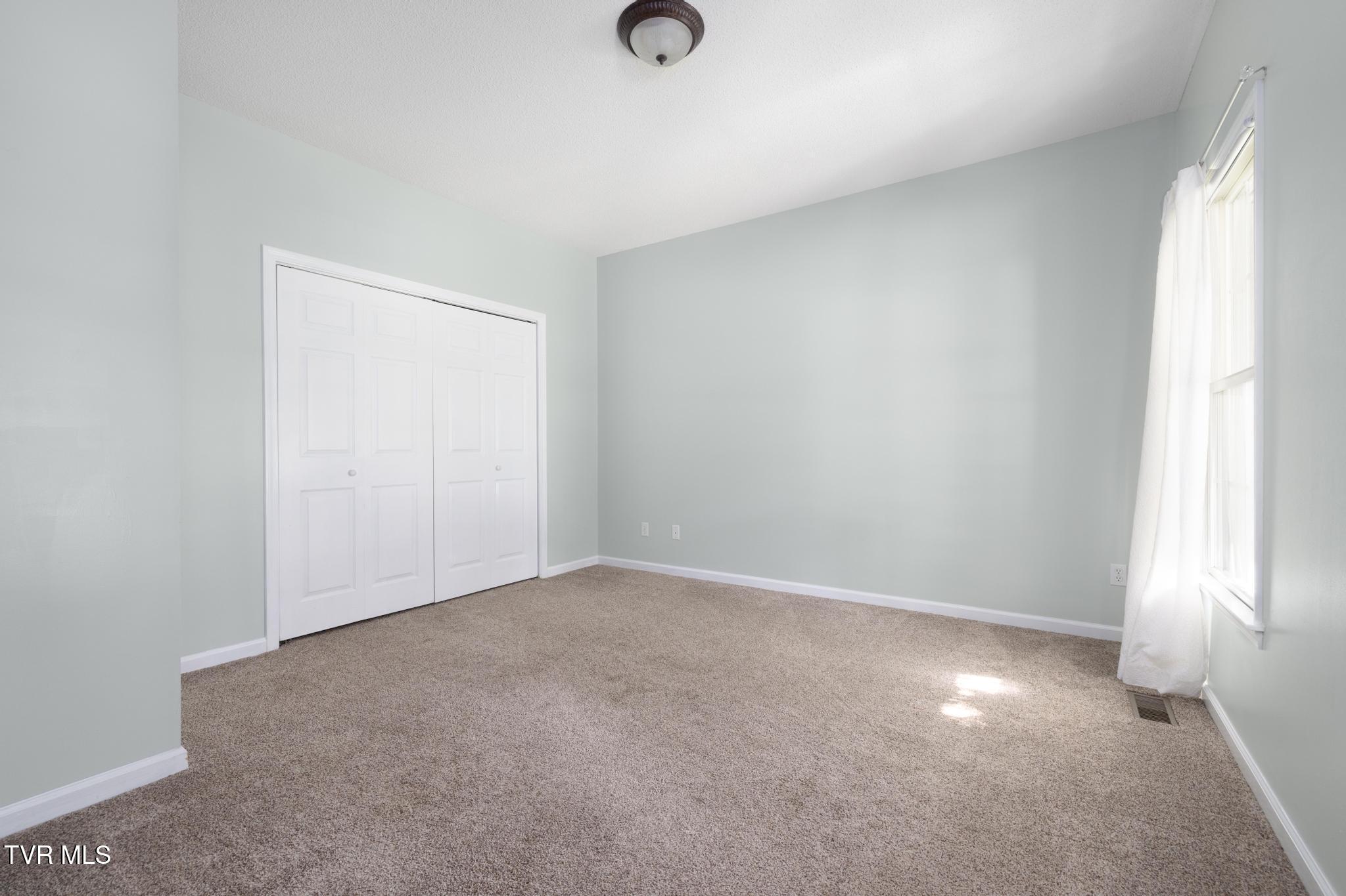 Gray, Tennessee, 37615, United States, 5 Bedrooms Bedrooms, ,4 BathroomsBathrooms,Residential,For Sale,1978234