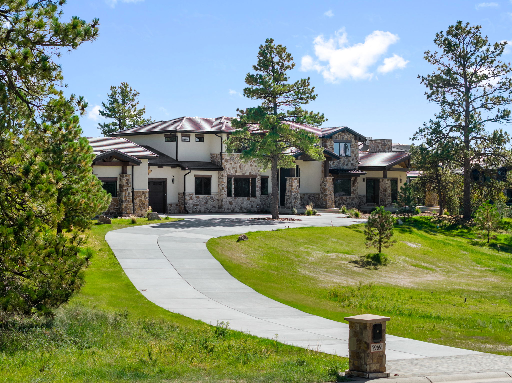  JUST FINISHED THIS YEAR Beautiful mountain estate- 10,521 finished square feet - 物件實景