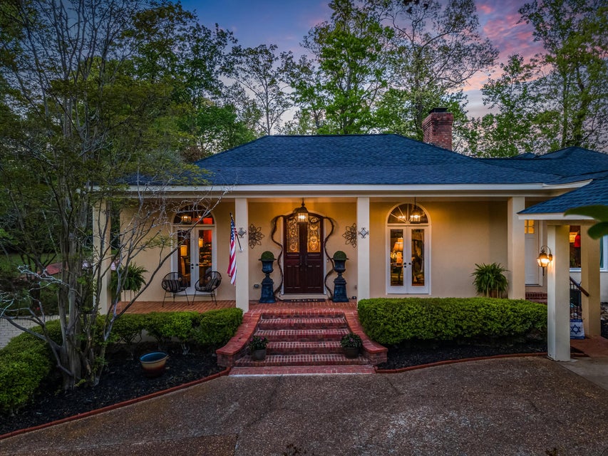 Columbus, Mississippi, 39705, United States, 4 Bedrooms Bedrooms, ,4 BathroomsBathrooms,Residential,For Sale,1976327