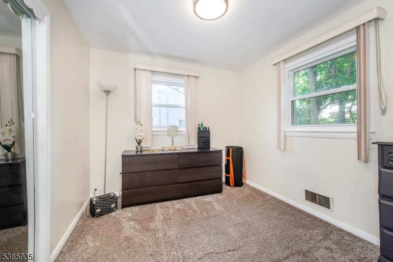 Wayne Twp., New Jersey, 07470, United States, 5 Bedrooms Bedrooms, ,3 BathroomsBathrooms,Residential,For Sale,1928449
