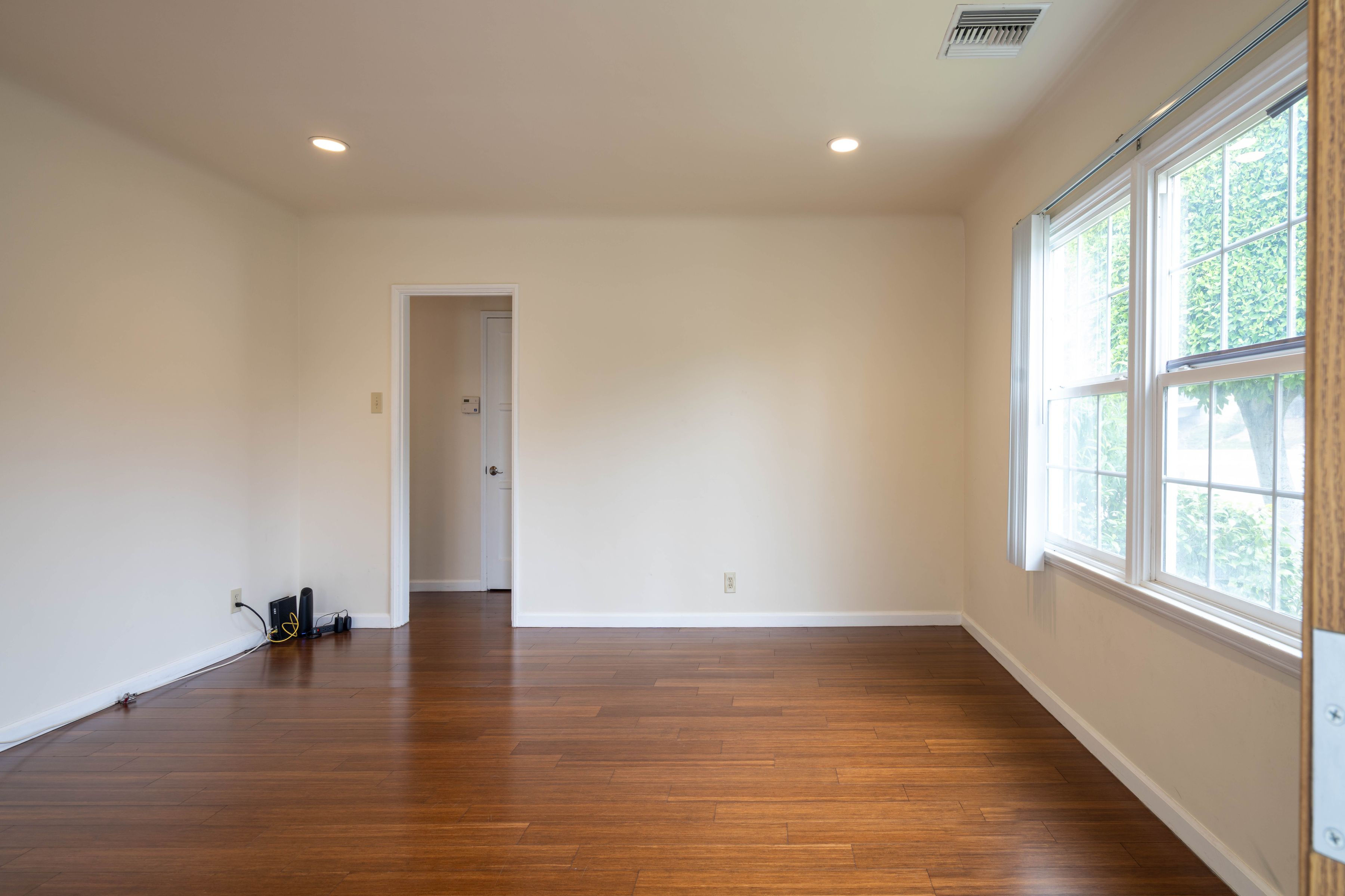  2944 Mayfield Avenue - 物件實景