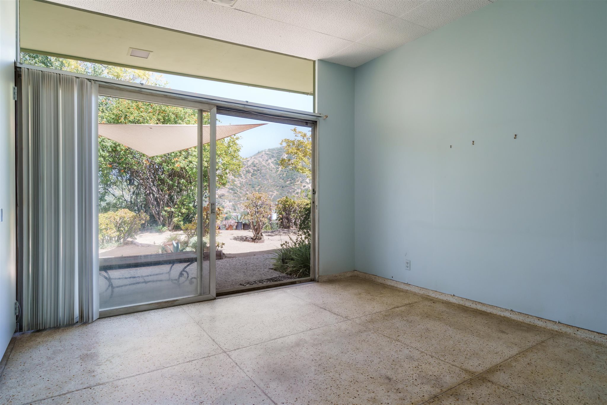  2885 Edgewick Road - 物件實景
