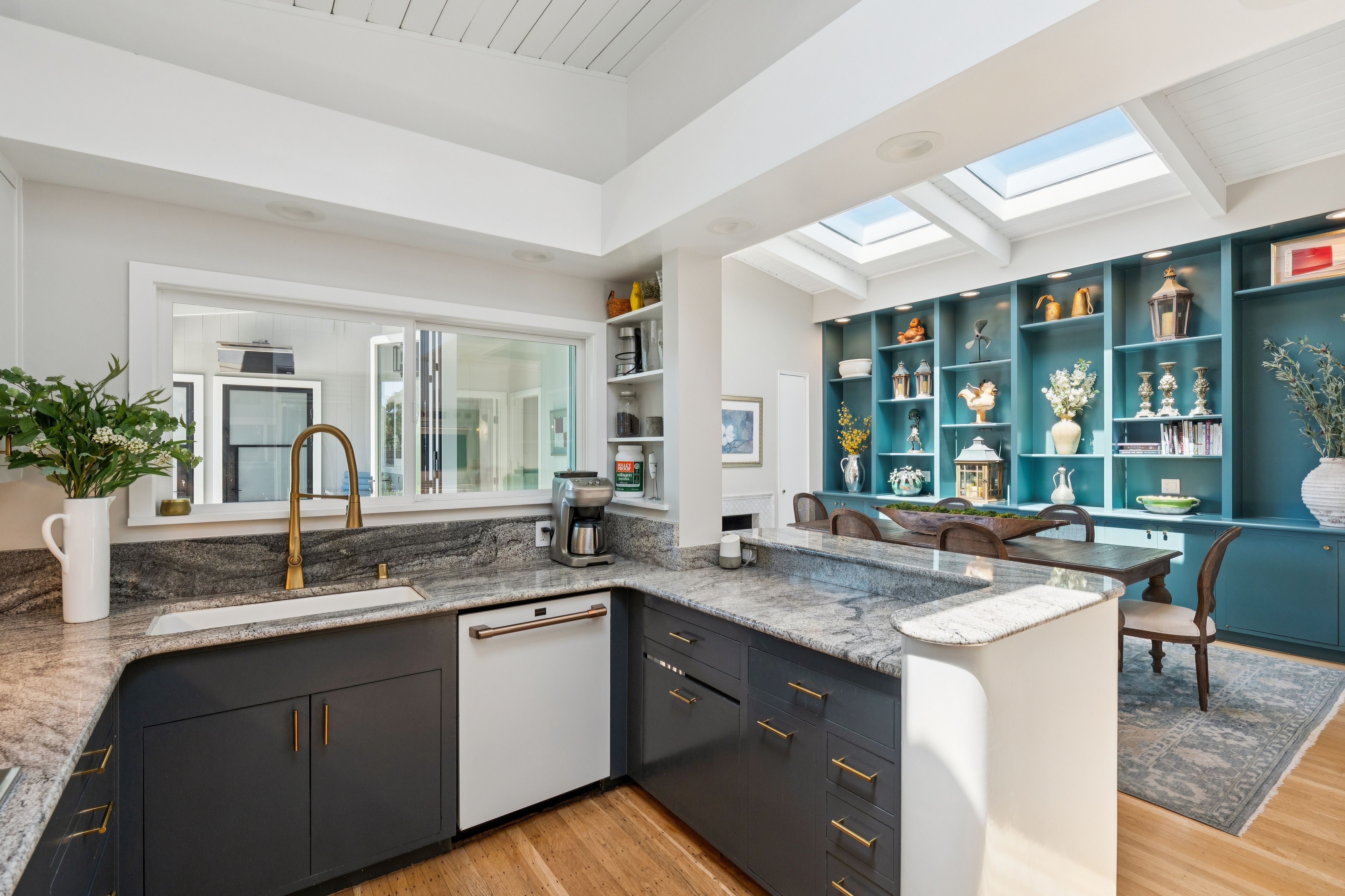  Rare One-Level Residence on Belvedere Island
