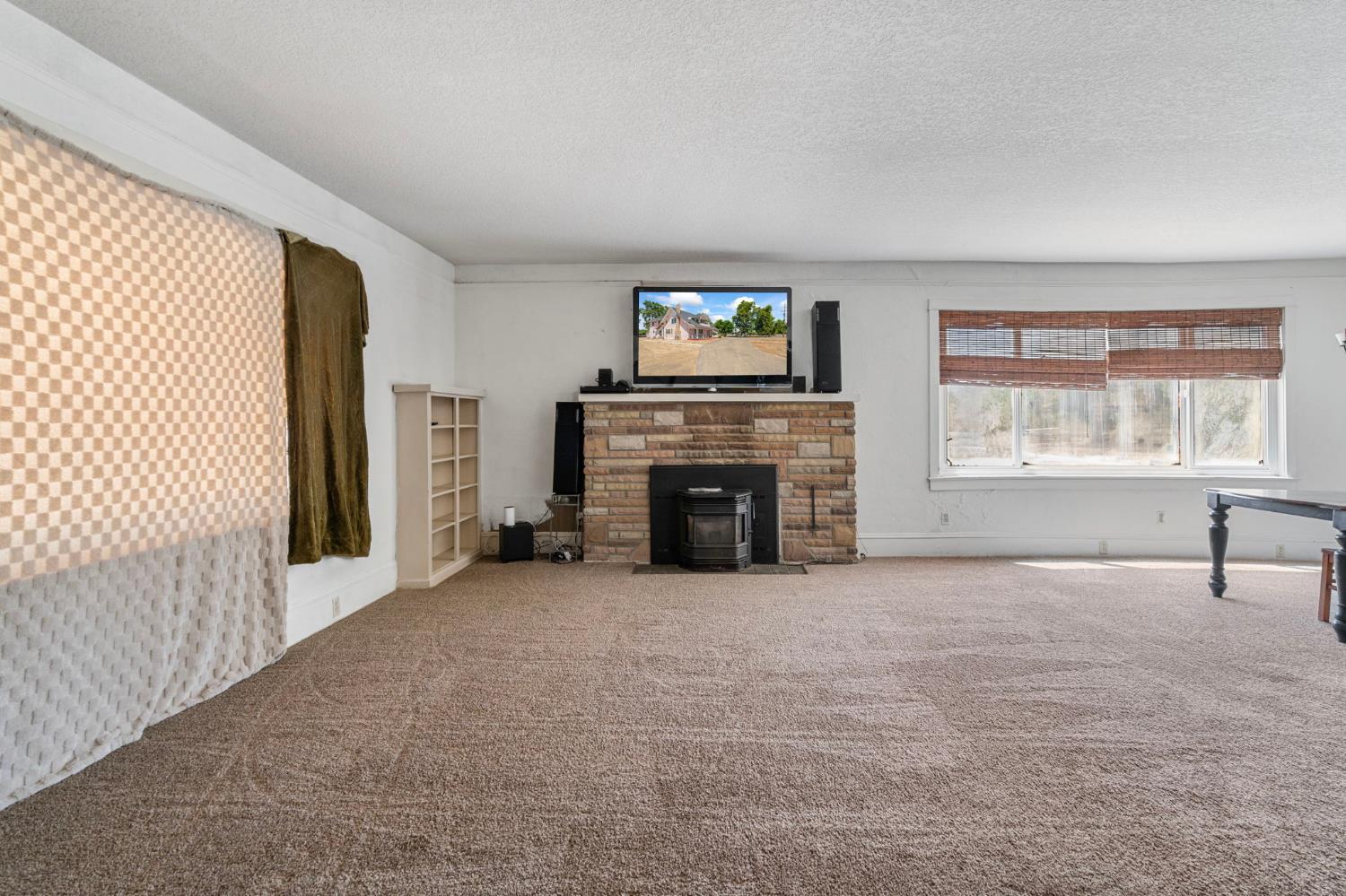 Vernalis, California, 95385, United States, 5 Bedrooms Bedrooms, ,3 BathroomsBathrooms,Residential,For Sale,1979261