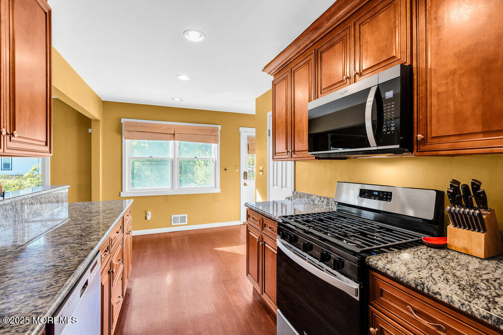 Tinton Falls, New Jersey, 07712, United States, 3 Bedrooms Bedrooms, ,2 BathroomsBathrooms,Residential,For Sale,1987767