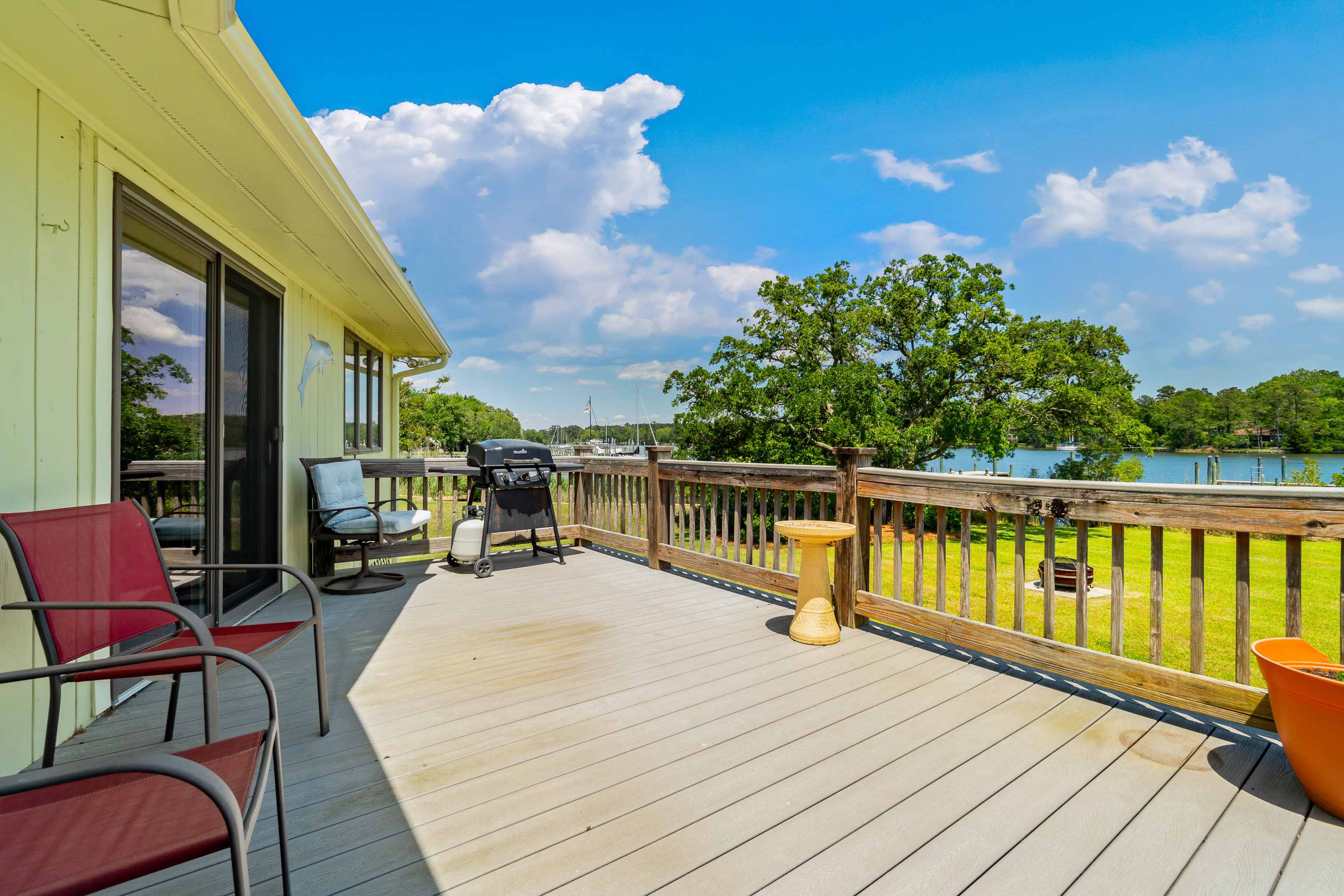Oriental, North Carolina, 28571, United States, 2 Bedrooms Bedrooms, ,3 BathroomsBathrooms,Residential,For Sale,1943543