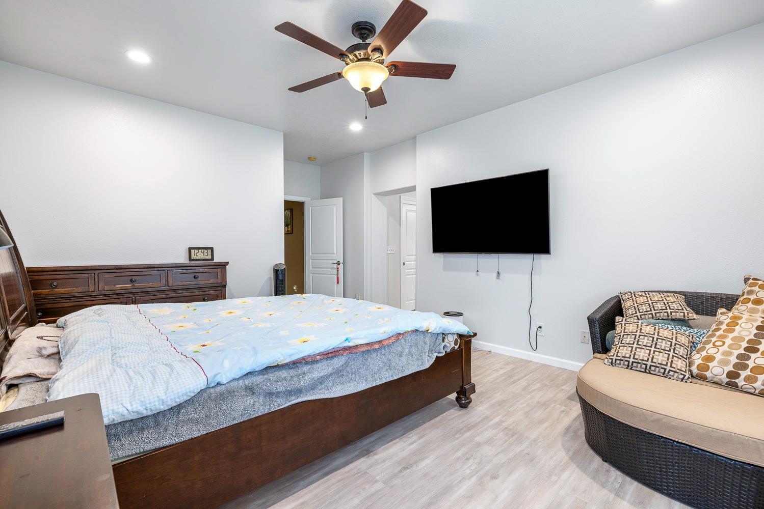 Fresno, California, 93727, United States, 4 Bedrooms Bedrooms, ,2 BathroomsBathrooms,Residential,For Sale,2008580