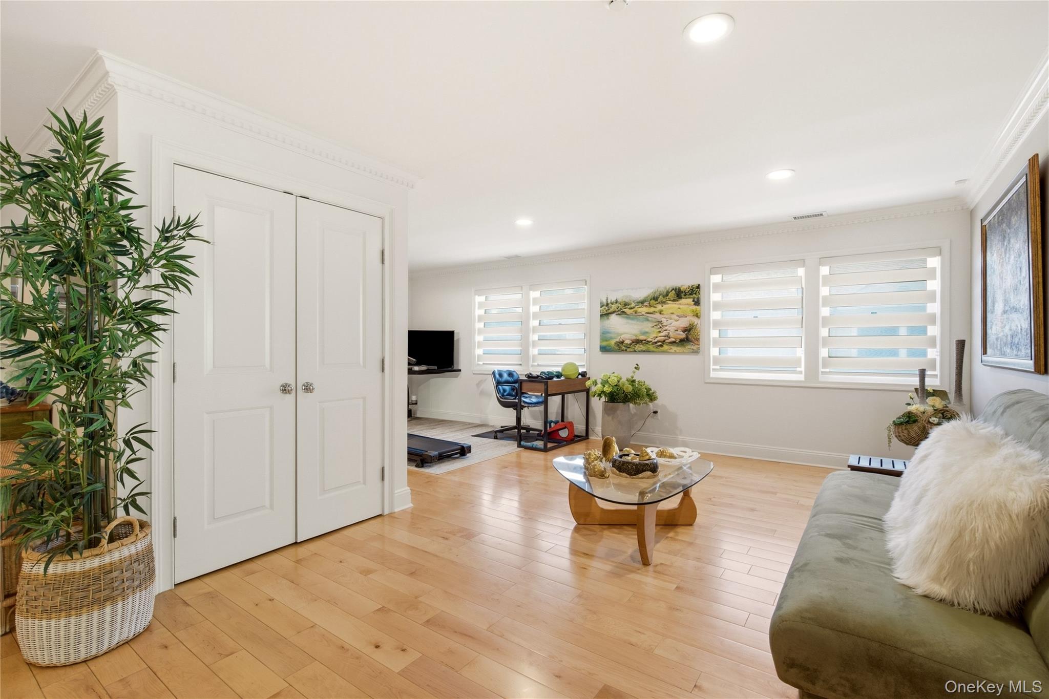 323 Baltustrol Circle, Roslyn, NY, 11576 - 物件實景