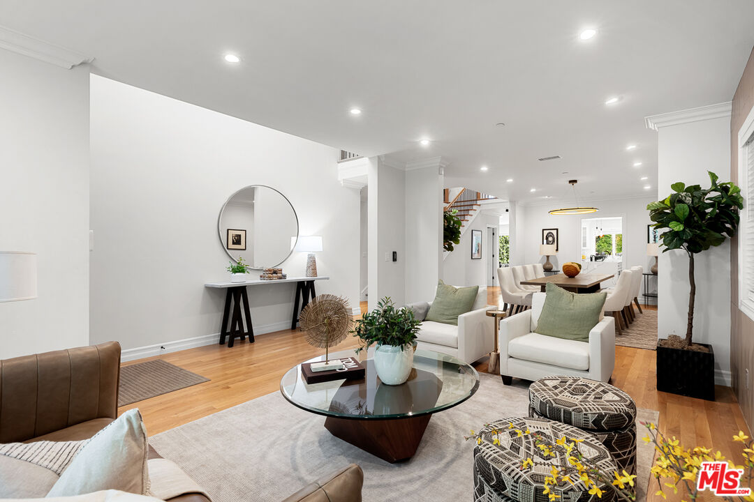 Los Angeles, California, 90046, United States, 5 Bedrooms Bedrooms, ,5 BathroomsBathrooms,Residential,For Sale,1932208