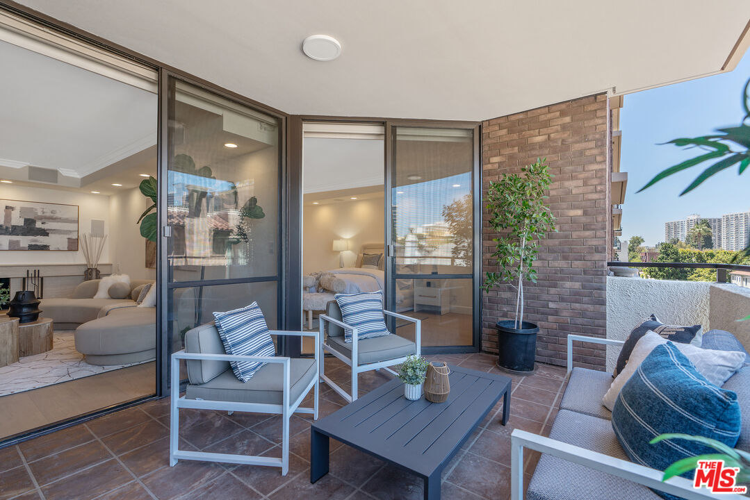 Beverly Hills, California, 90212, United States, 2 Bedrooms Bedrooms, ,3 BathroomsBathrooms,Residential,For Sale,1891933
