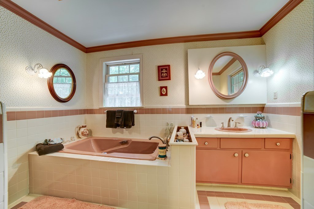 Hiawassee, Georgia, 30546, United States, 3 Bedrooms Bedrooms, ,4 BathroomsBathrooms,Residential,For Sale,1981335