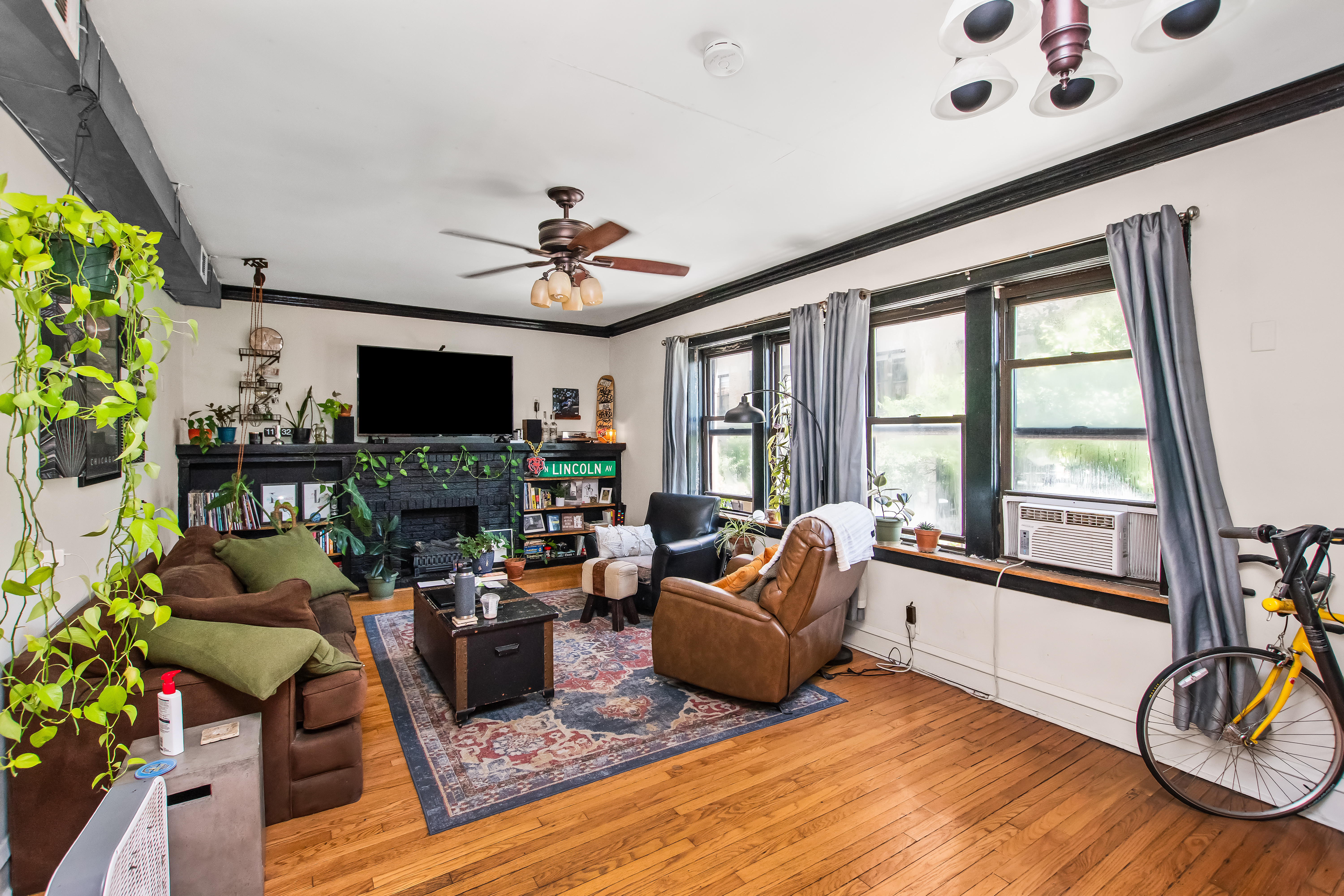  Rare Mixed-use Investment Opportunity in the Heart of Lakeview - 物件實景