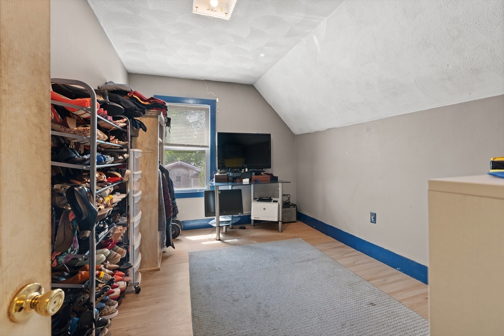 Lynn, Massachusetts, 01905, United States, 3 Bedrooms Bedrooms, ,2 BathroomsBathrooms,Residential,For Sale,1983018