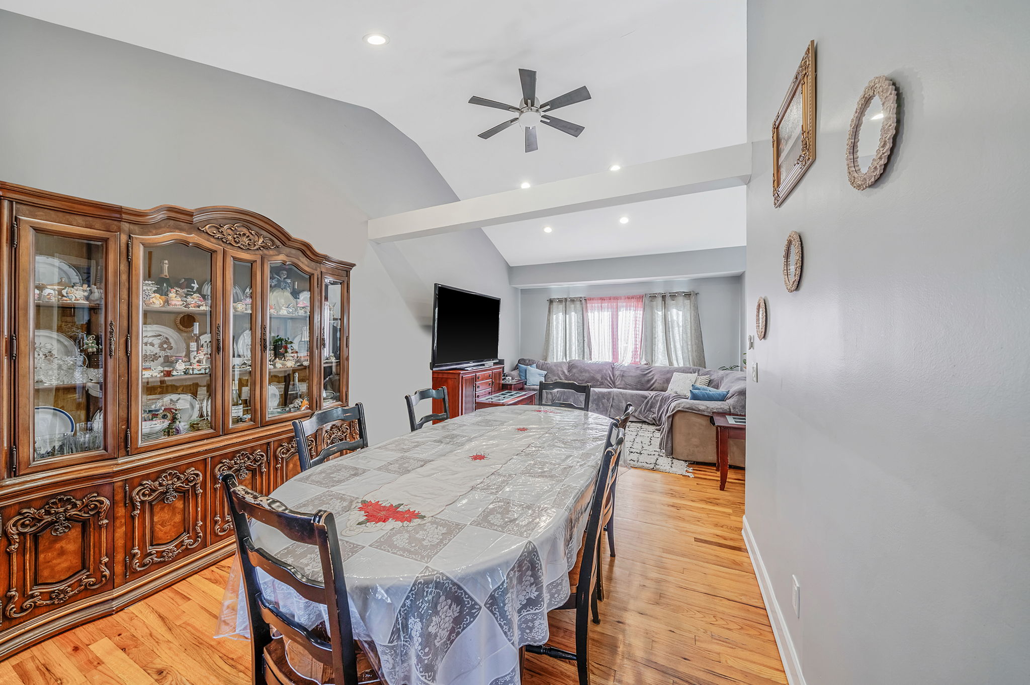 Ronkonkoma, New York, 11779, United States, 4 Bedrooms Bedrooms, ,2 BathroomsBathrooms,Residential,For Sale,2009312