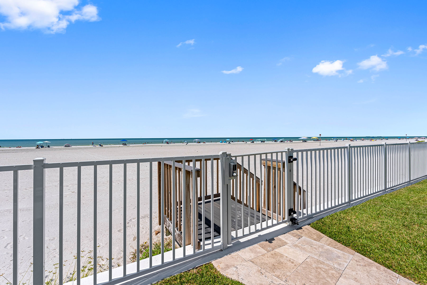  LIGHTHOUSE POINTE CONDO - 物件實景