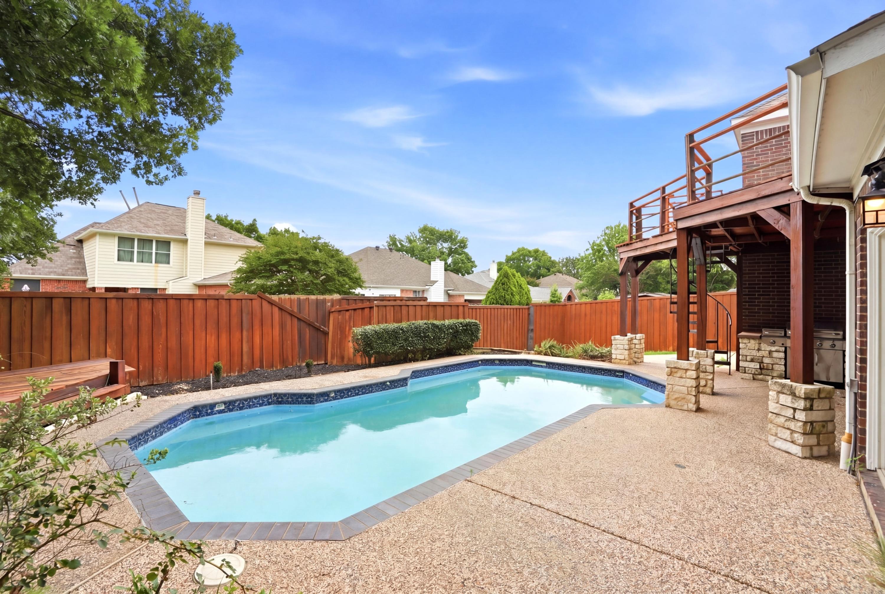  5/2.2 Home with Pool in Plano - 物件實景