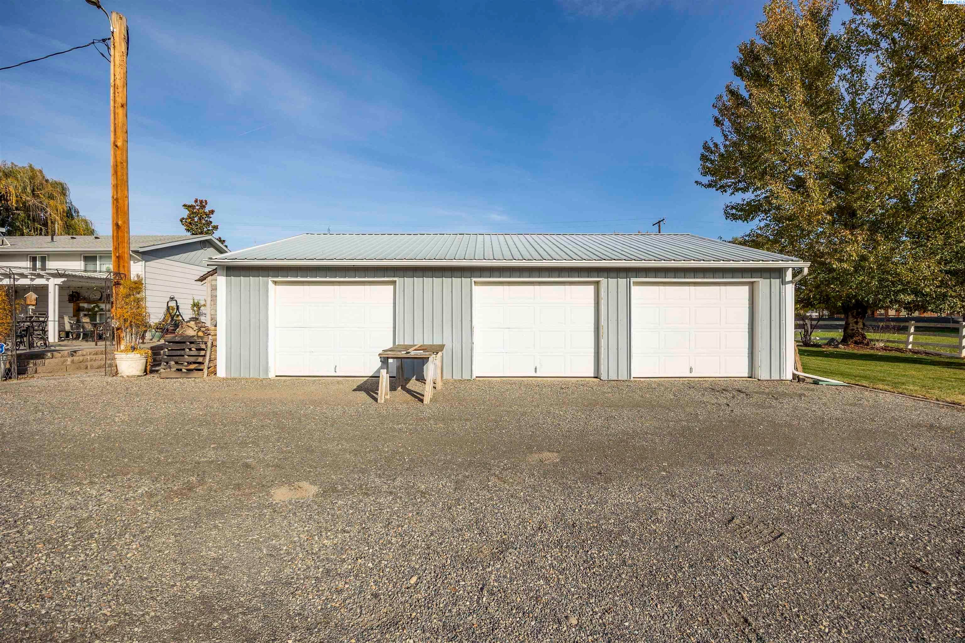 Prosser, Washington, 99350, United States, 4 Bedrooms Bedrooms, ,1 BathroomBathrooms,Residential,For Sale,1984108